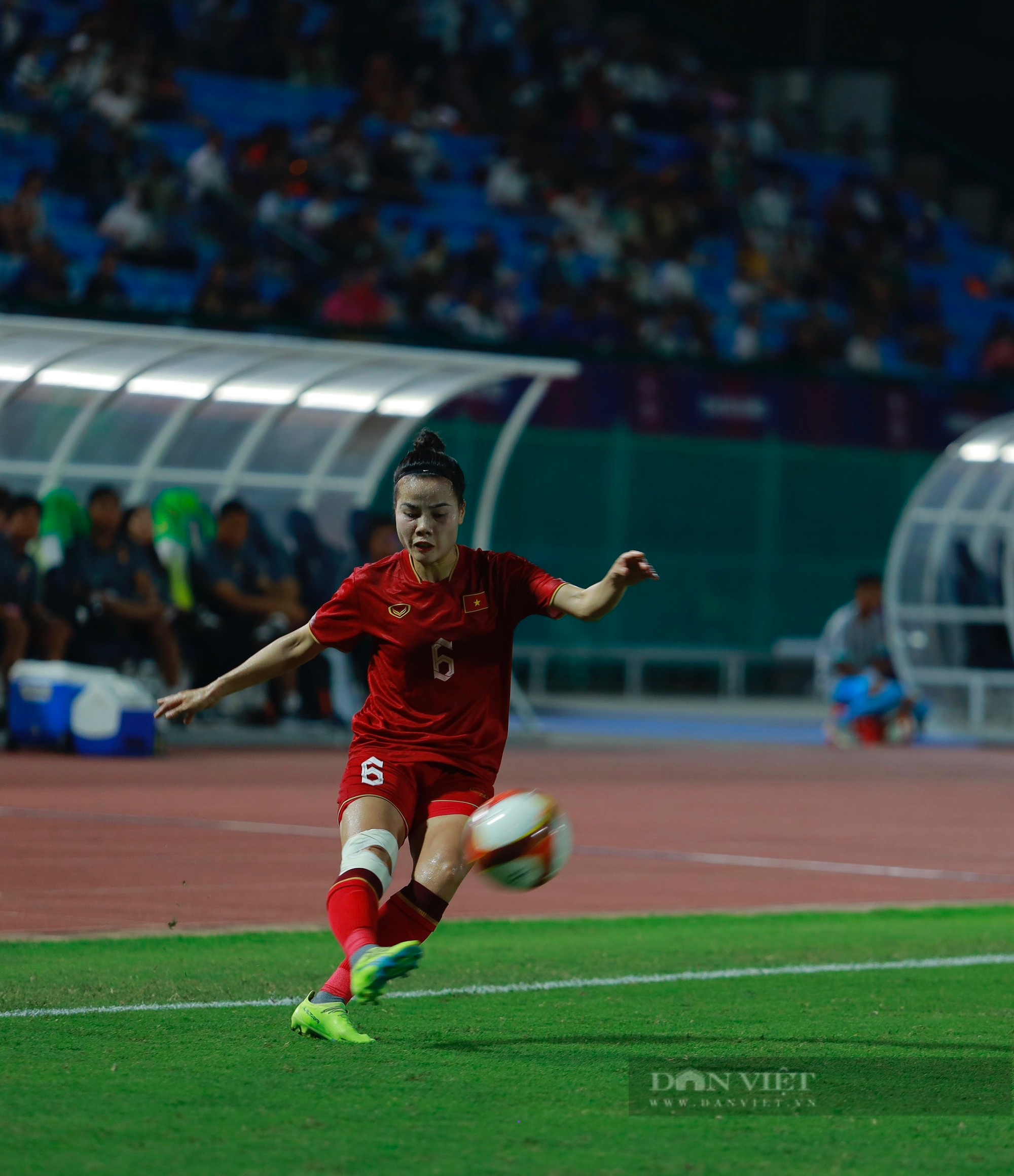 Chùm ảnh: ĐT nữ Việt Nam lần thứ 4 liên tiếp vô địch SEA Games  - Ảnh 1.