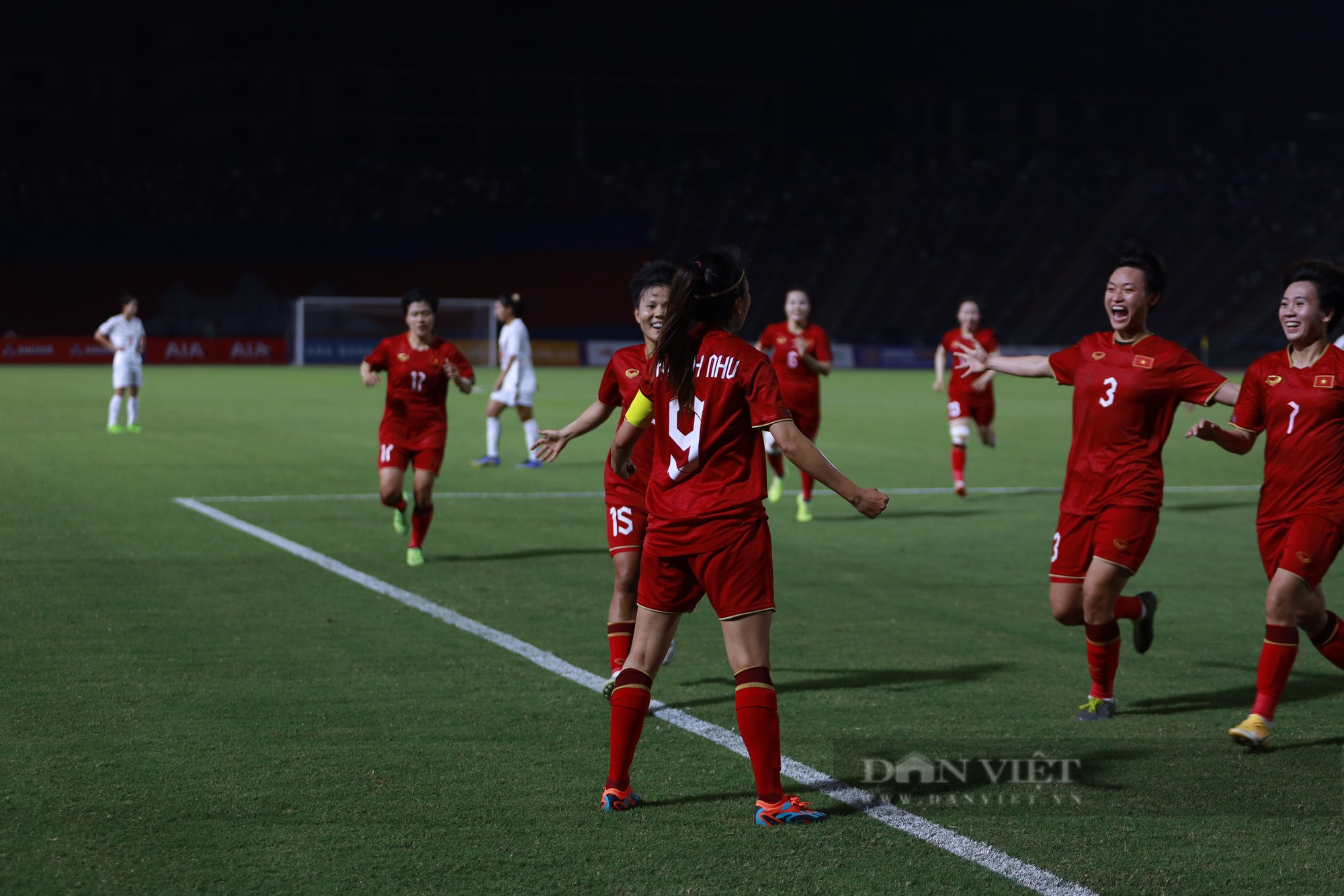 Chùm ảnh: ĐT nữ Việt Nam lần thứ 4 liên tiếp vô địch SEA Games  - Ảnh 3.