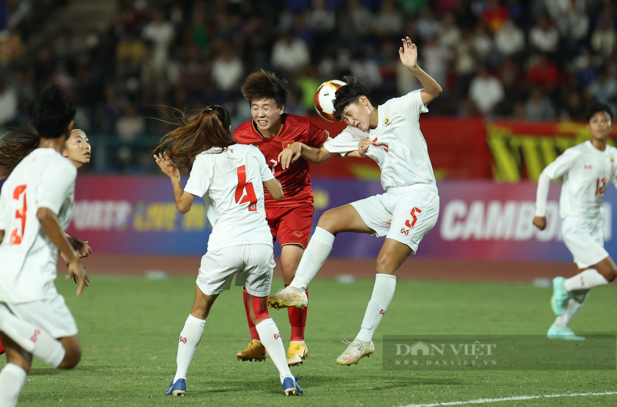 Chùm ảnh: ĐT nữ Việt Nam lần thứ 4 liên tiếp vô địch SEA Games  - Ảnh 7.