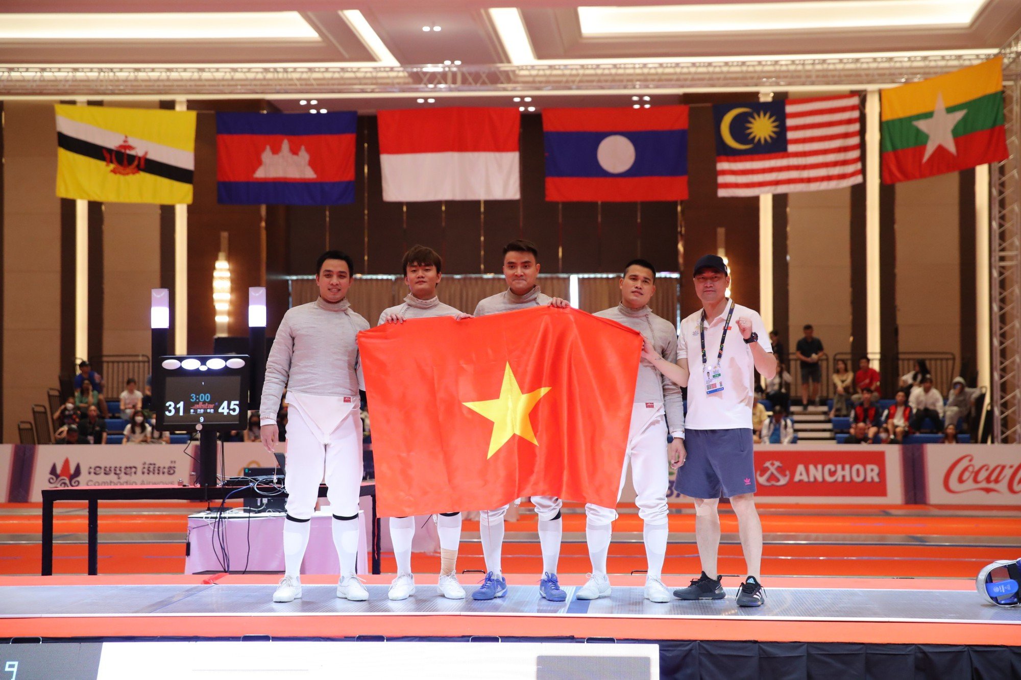 Sau sự cố &quot;đụng nhau&quot;, Thành An, Văn Quyết sát cánh giành HCV SEA Games 32 - Ảnh 3.