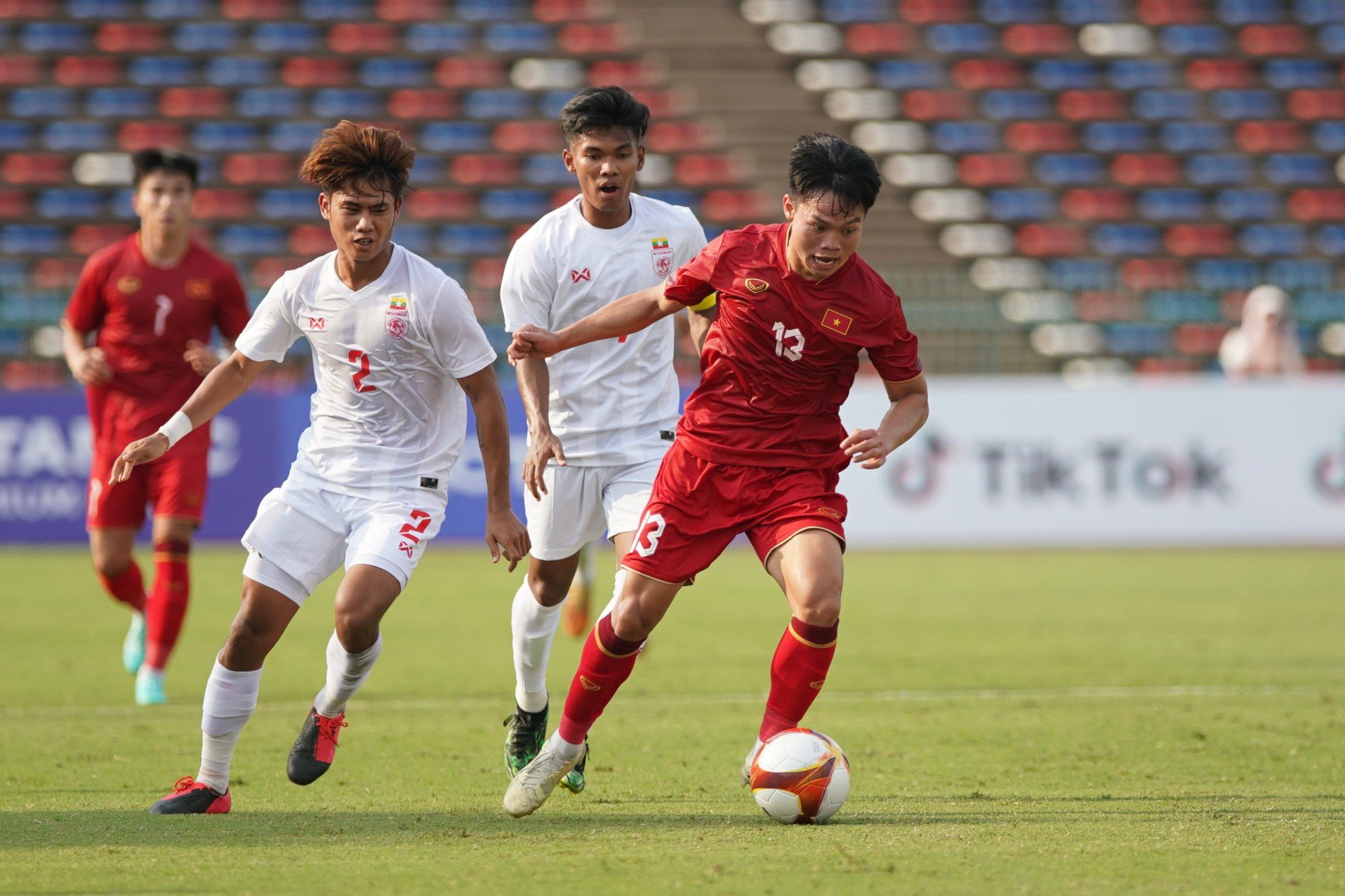 Thắng thuyết phục U22 Myanmar, U22 Việt Nam giành HCĐ SEA Games 32 - Ảnh 1.