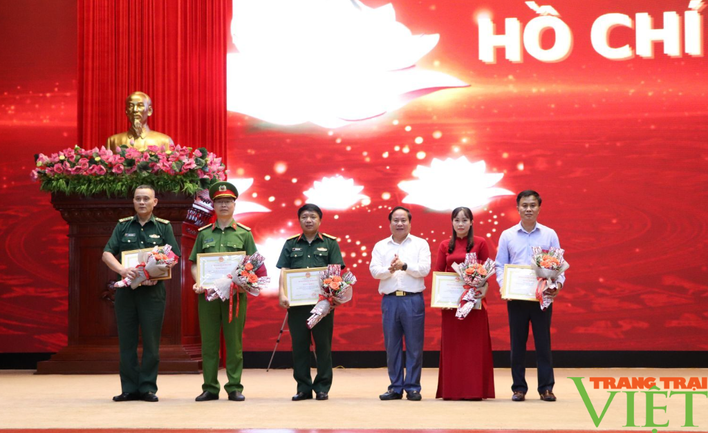 Lai Châu: Phát động thi đua chào mừng kỷ niệm 20 năm chia tách, thành lập tỉnh - Ảnh 5. Lai Châu: Phát động thi đua chào mừng kỷ niệm 20 năm chia tách, thành lập tỉnh - Ảnh 5.