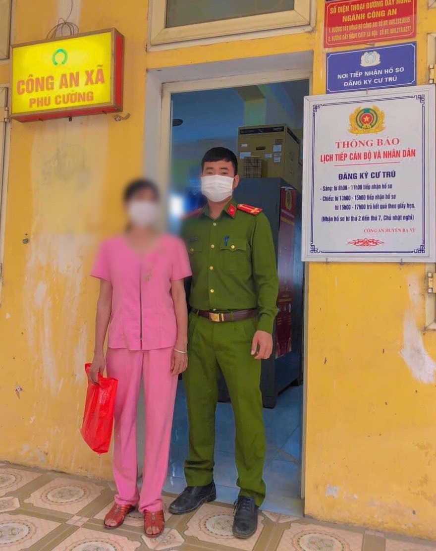 Bị vu liên quan đến đường dây ma túy, người phụ nữ rút tiền chuyển cho người lạ để khỏi bị bắt - Ảnh 1.