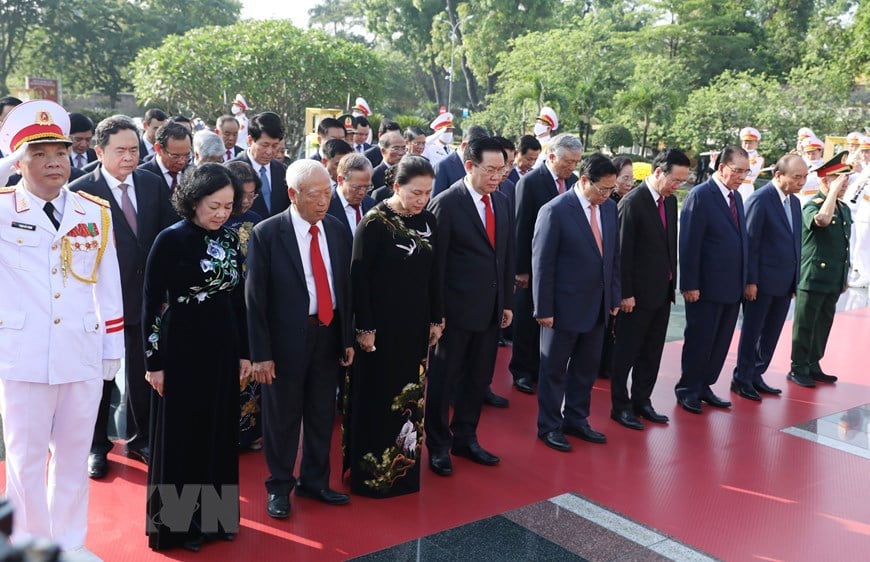 Lãnh đạo Đảng và Nhà nước vào Lăng viếng Chủ tịch Hồ Chí Minh - Ảnh 5.