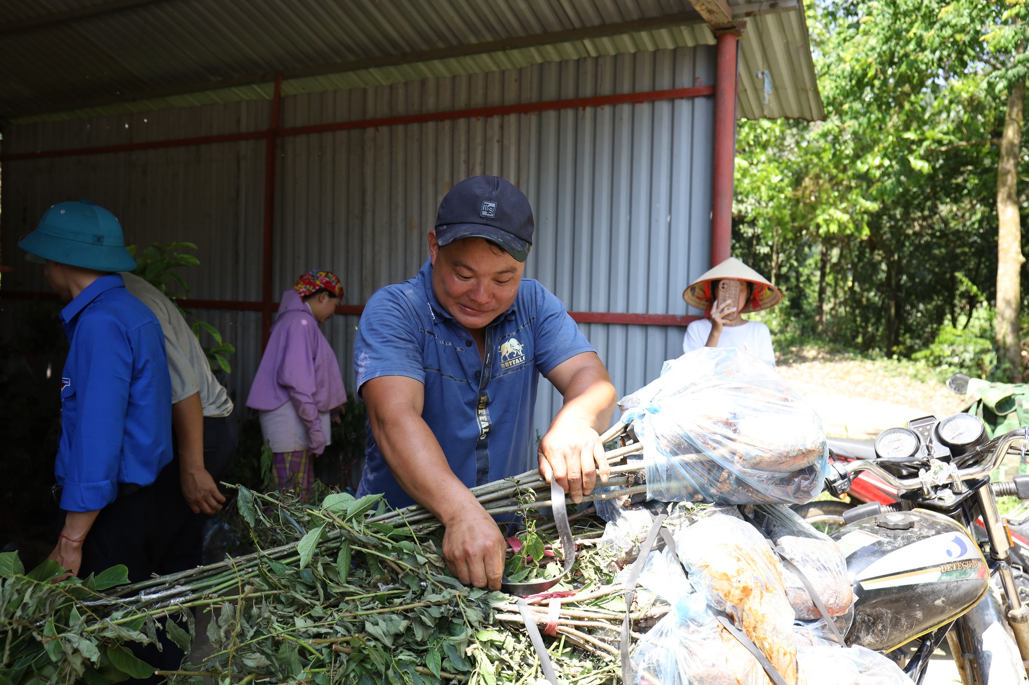 Khoảnh khắc rộn ràng trong ngày hội nơi vùng biên cương  - Ảnh 15.