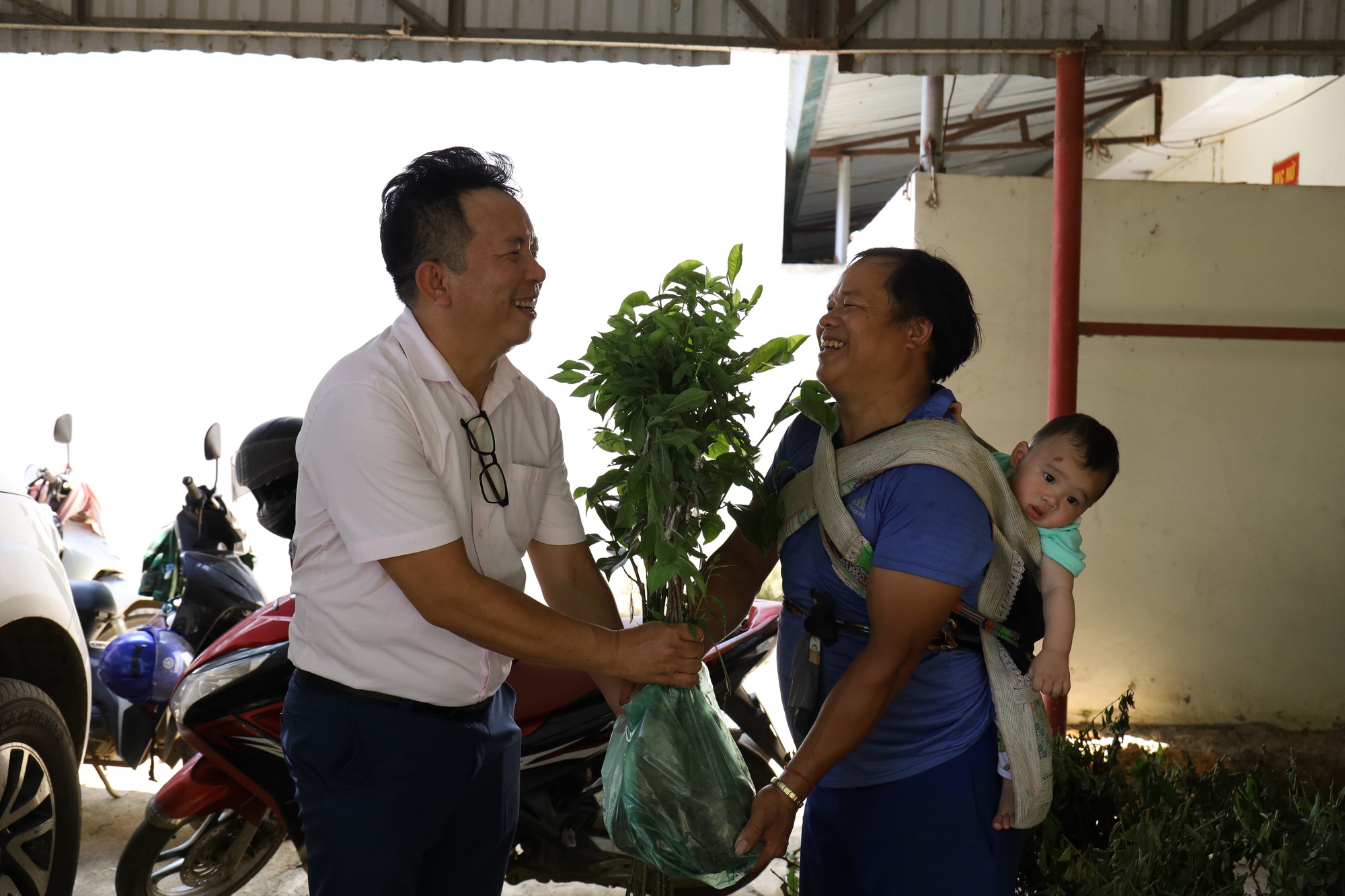 Khoảnh khắc rộn ràng trong ngày hội nơi vùng biên cương  - Ảnh 20.