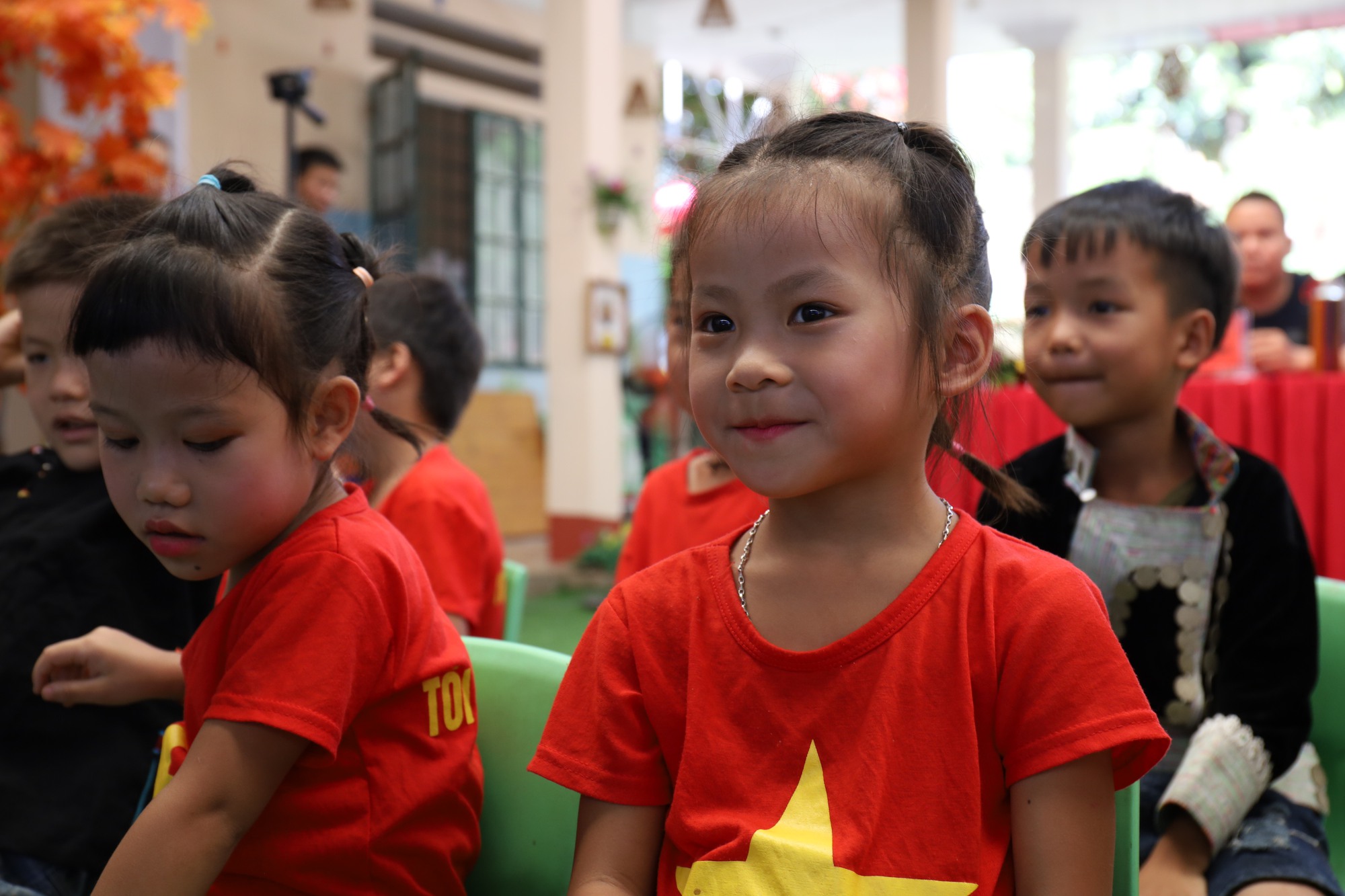 Khoảnh khắc rộn ràng trong ngày hội nơi vùng biên cương  - Ảnh 3.