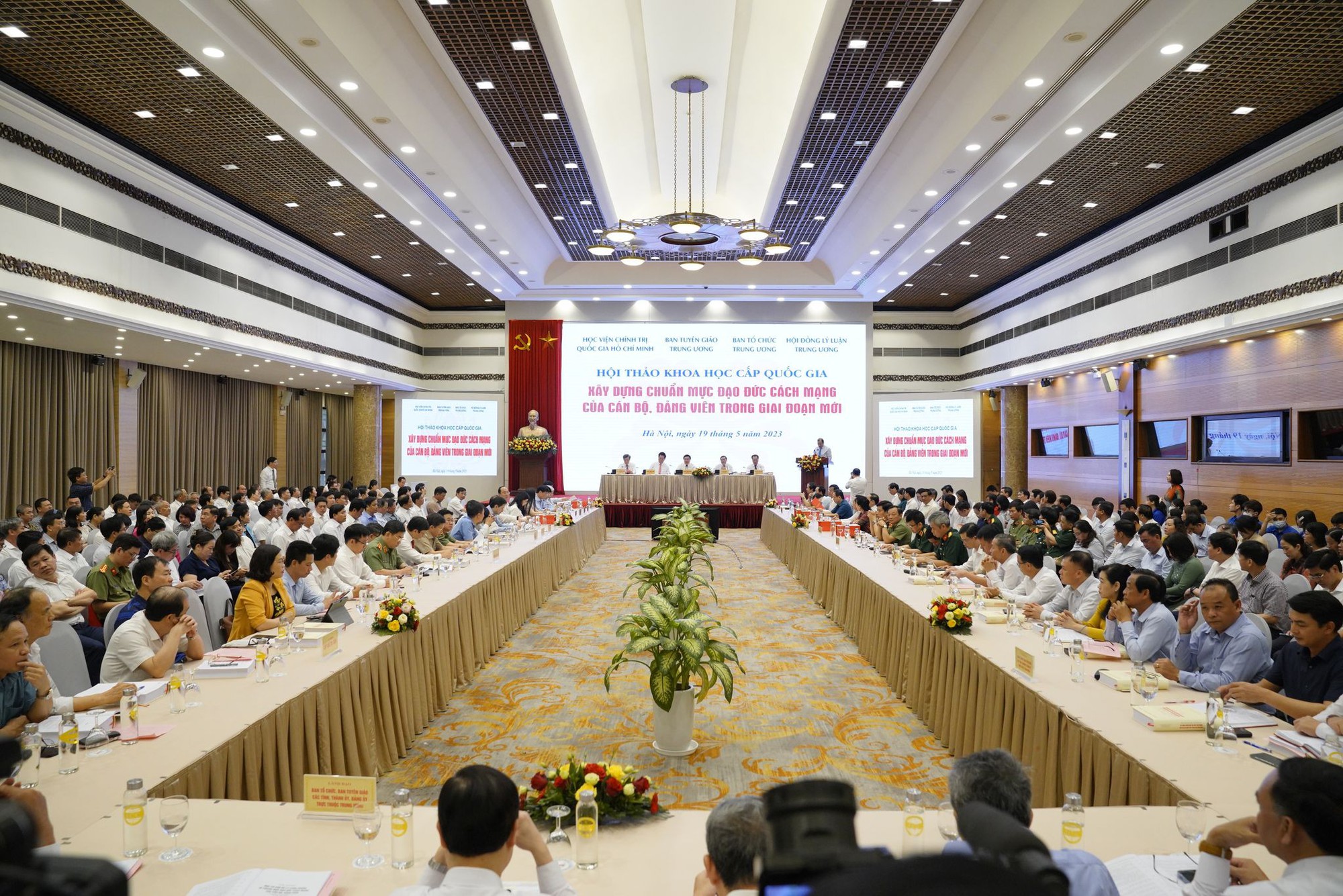 &quot;Đánh mất nền tảng đạo đức là bước ngắn nguy hiểm dẫn tới tự diễn biến, tự chuyển hóa&quot; - Ảnh 2.