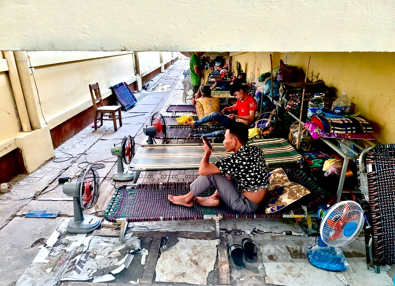 Cuộc sống trong bệnh viện những ngày nắng nóng khủng khiếp tại Nghệ An - Ảnh 1.