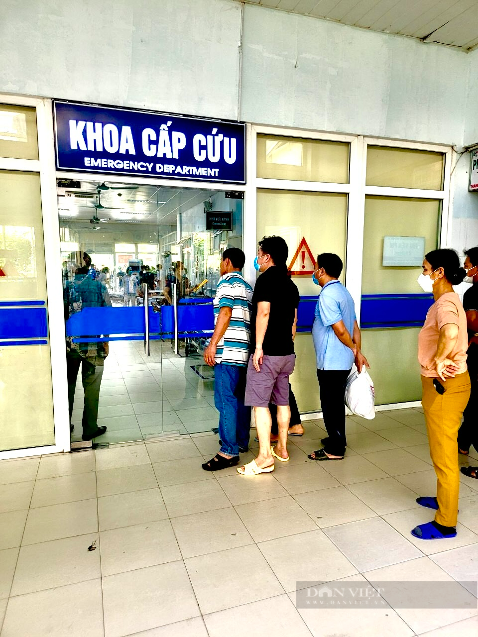 Cuộc sống trong bệnh viện những ngày nắng nóng khủng khiếp tại Nghệ An - Ảnh 3. Cuộc sống trong bệnh viện những ngày nắng nóng khủng khiếp tại Nghệ An - Ảnh 3.