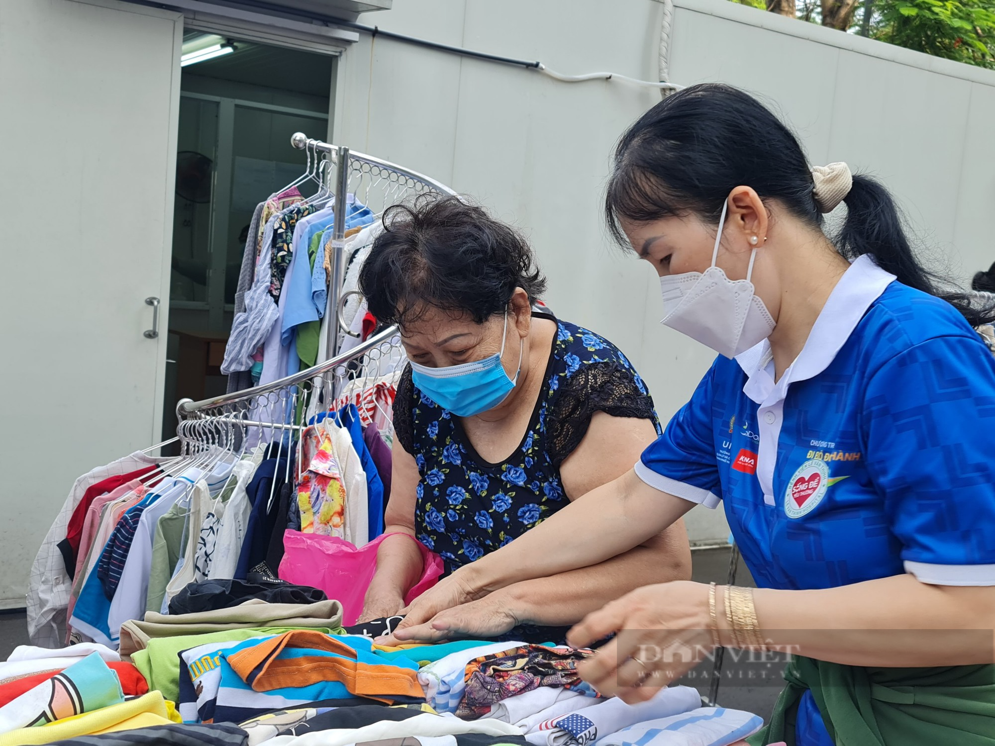 Ấm áp phiên chợ 0 đồng giữa lòng bệnh viện - Ảnh 7.