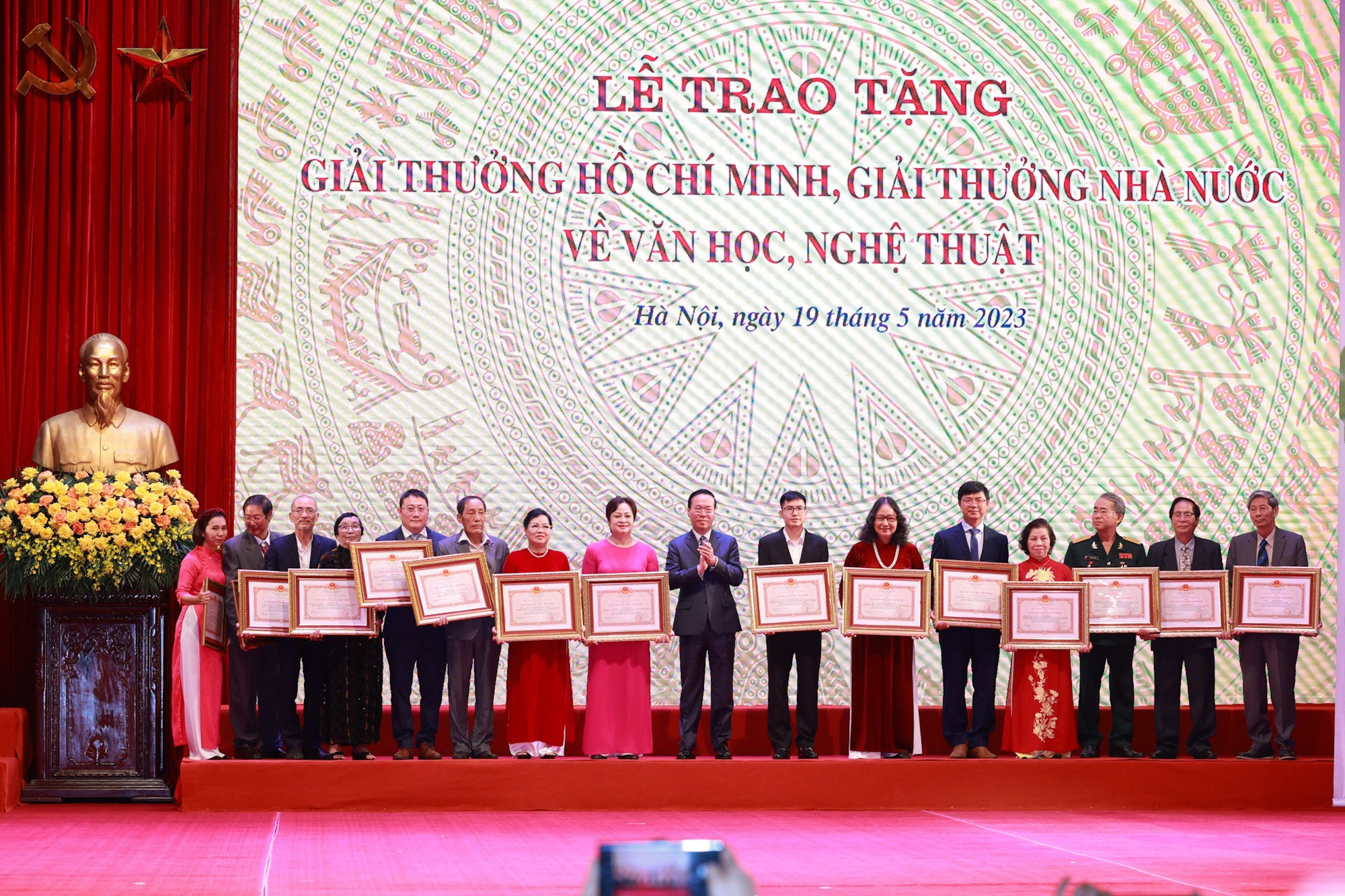 Điều tiếc nuối của con gái nhạc sĩ Văn Ký, NSND Lý Thái Dũng khi đến nhận giải thưởng thay cha mình - Ảnh 2.