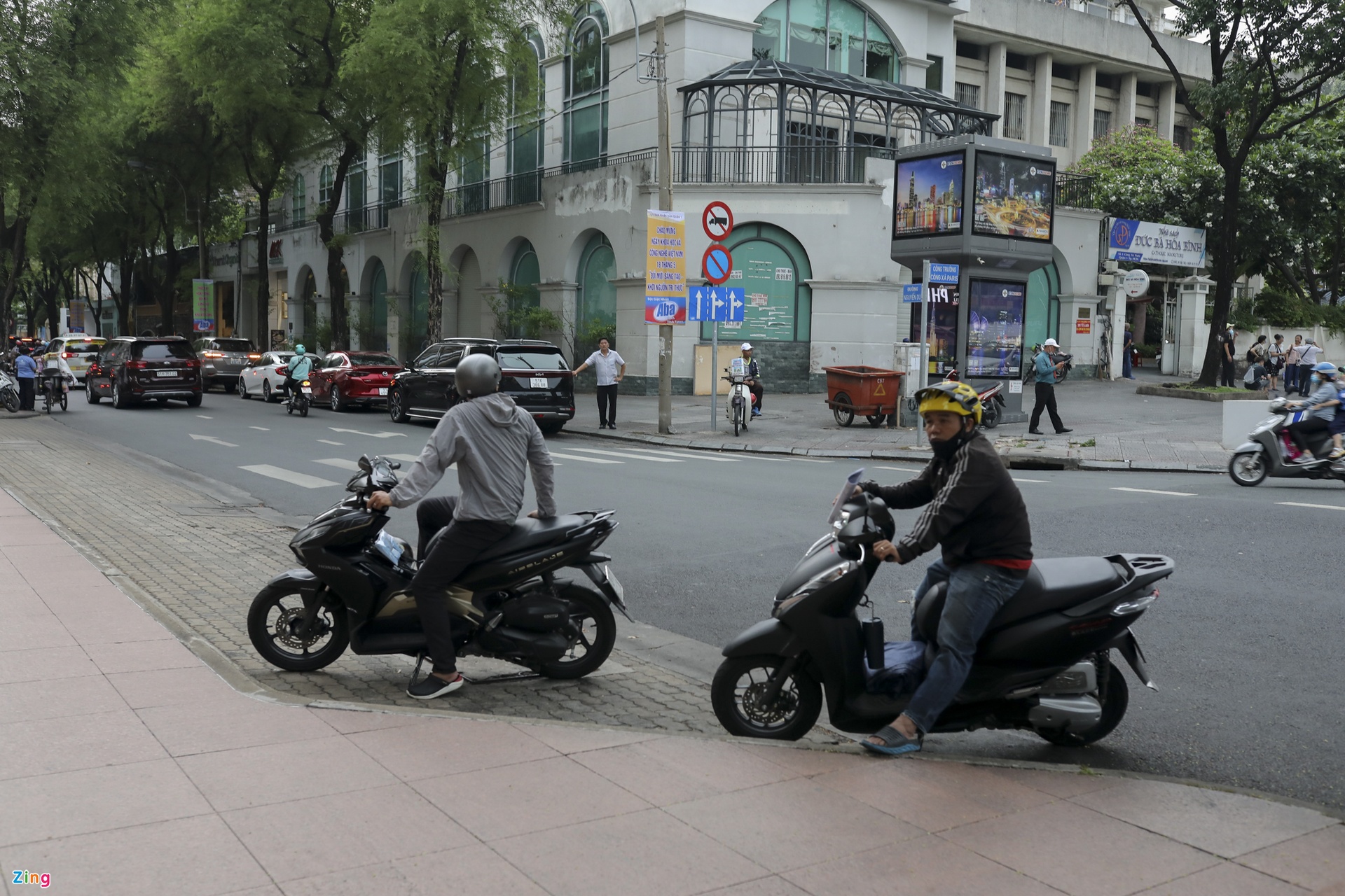 Hàng loạt thương hiệu lớn quanh Nhà thờ Đức Bà ở TP.HCM &quot;tháo chạy&quot; - Ảnh 9.