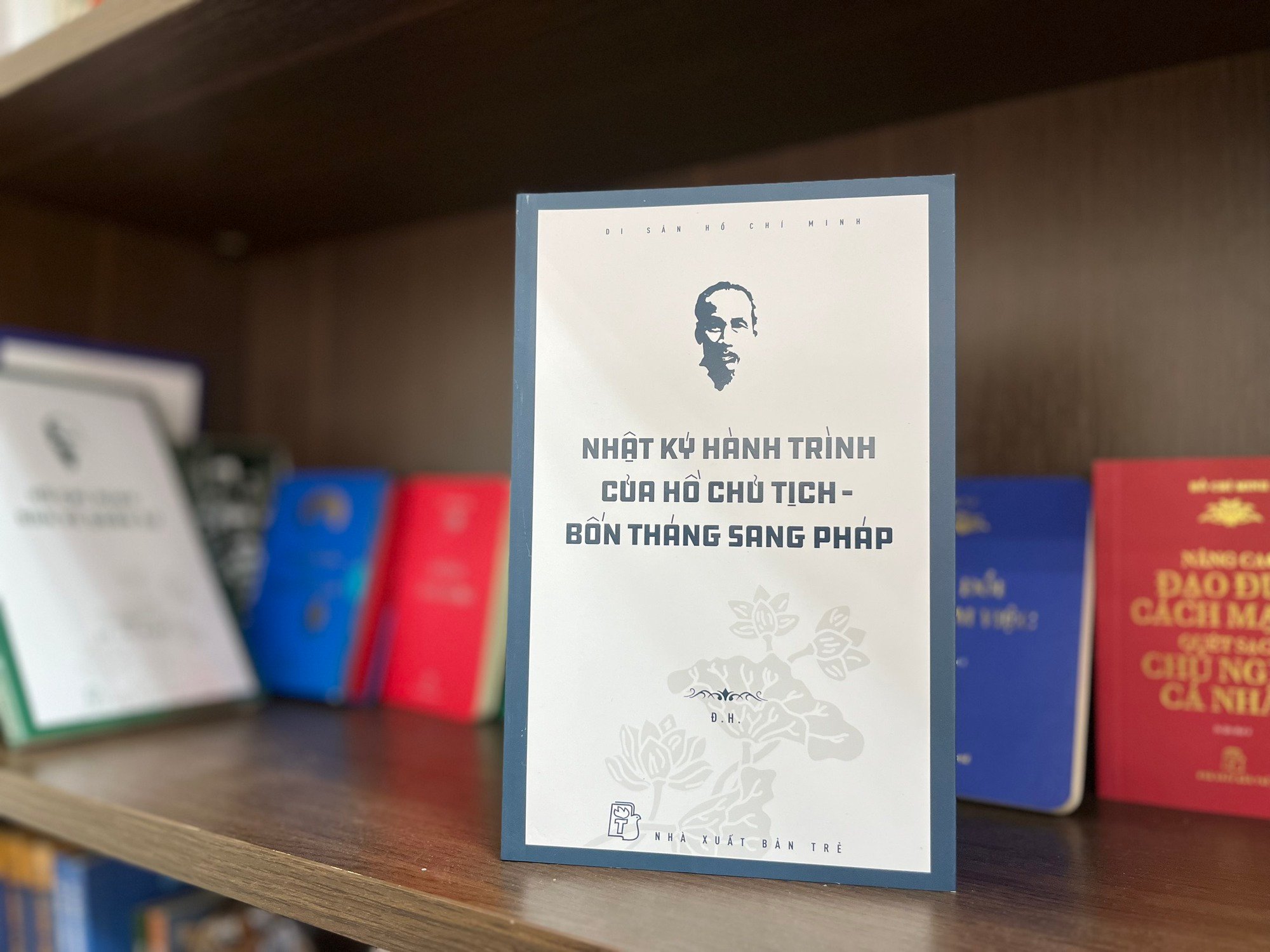 Bảo tàng Hồ Chí Minh phía Nam tiếp nhận Tủ sách Di sản Hồ Chí Minh  - Ảnh 3.