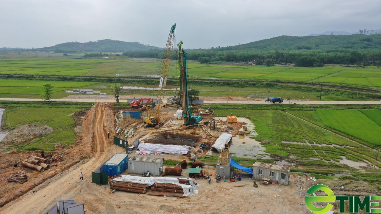 Chủ tịch tỉnh Quảng Ngãi điểm chỉ những khiếm khuyết của Sở TNMT - Ảnh 3. Chủ tịch tỉnh Quảng Ngãi điểm chỉ những khiếm khuyết của Sở TNMT - Ảnh 3.