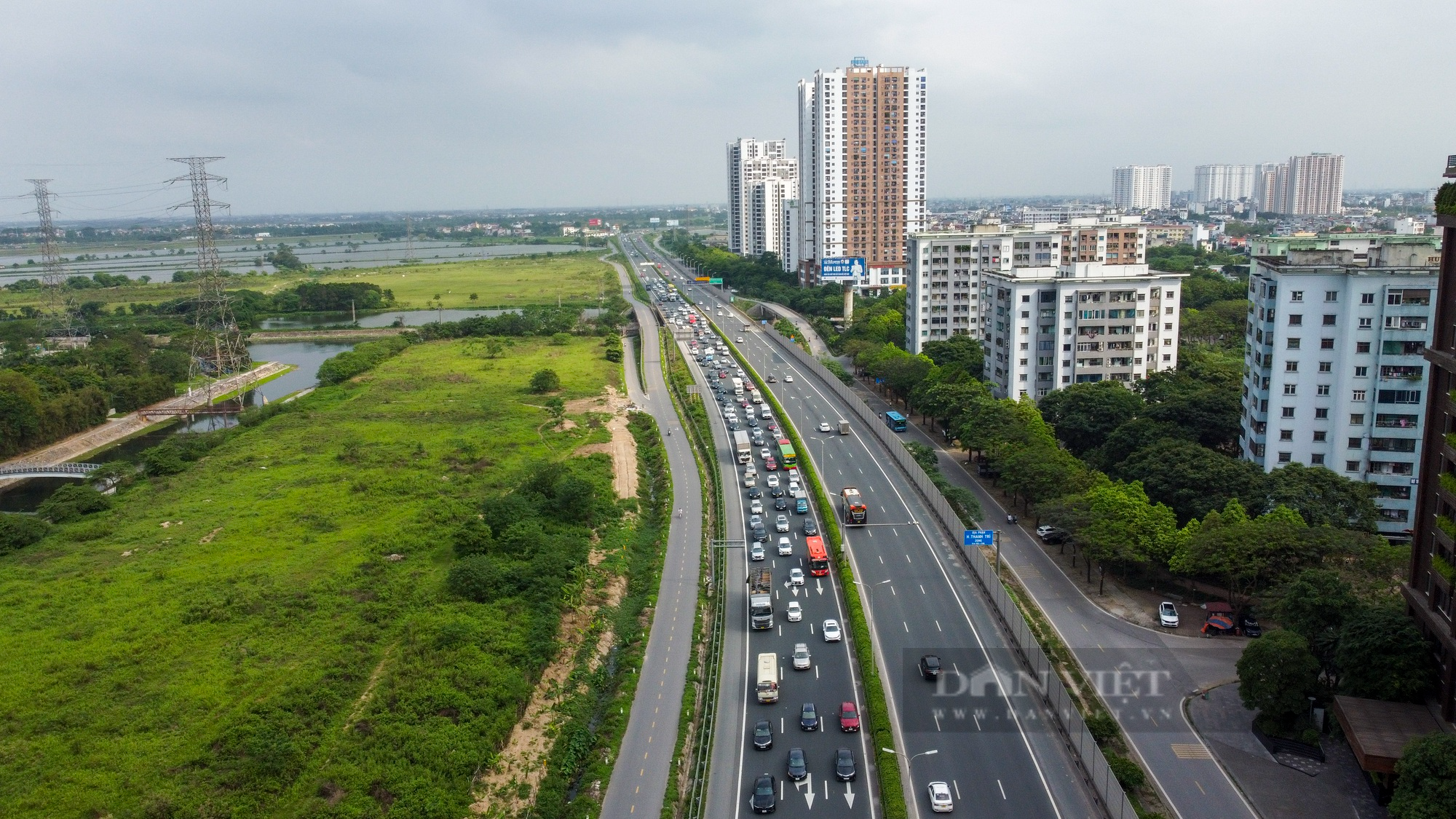 Người dân vẫn không thoát cảnh ùn tắc dù trở lại Hà Nội sớm 1 ngày - Ảnh 1.