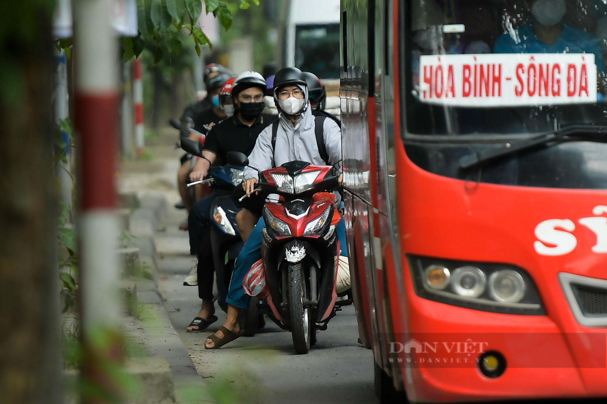 Người dân vẫn không thoát cảnh ùn tắc dù trở lại Hà Nội sớm 1 ngày - Ảnh 10.