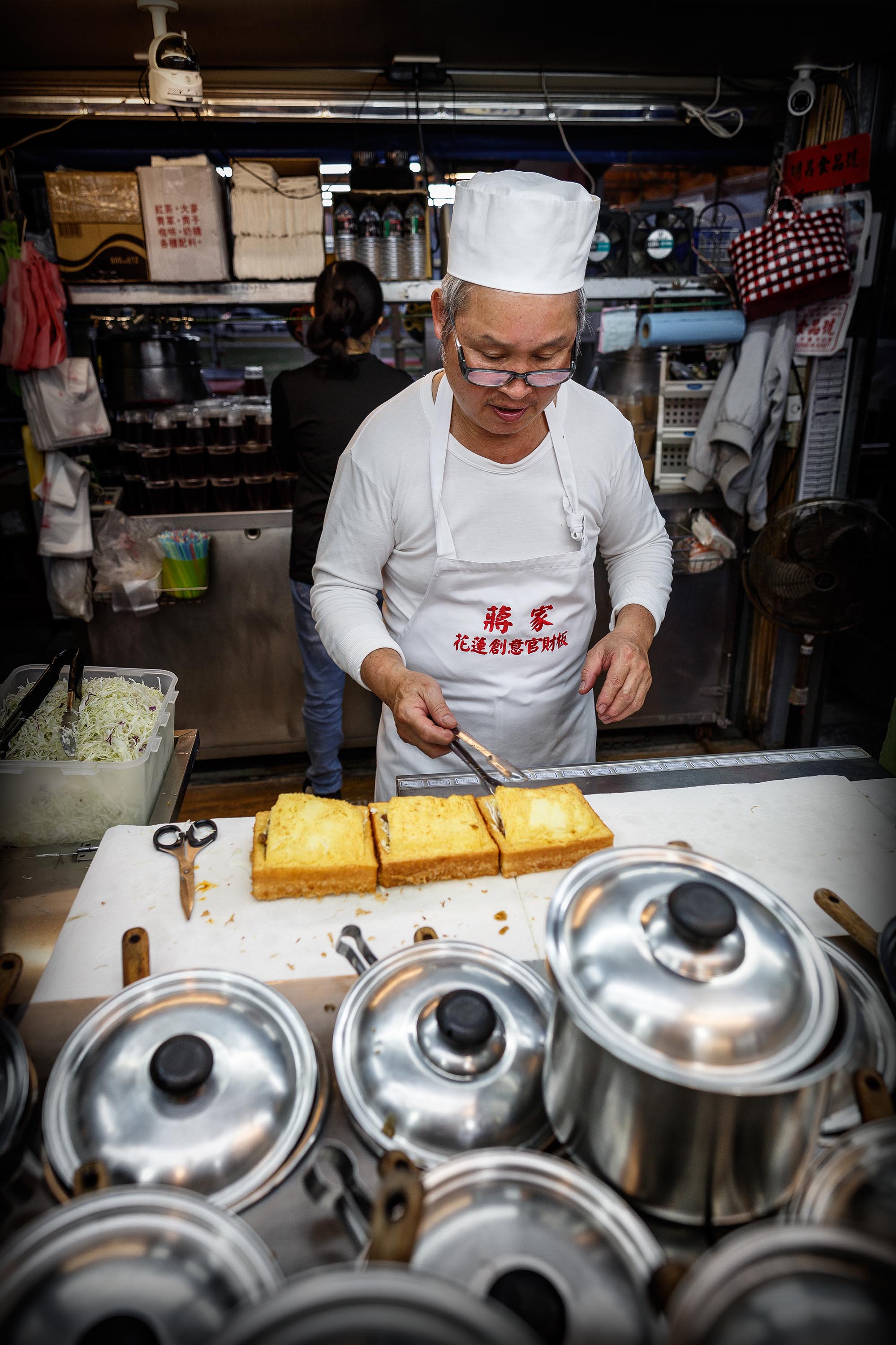 Bánh mì quan tài: Có gì độc đáo trong món ăn vừa nghe tên đã sợ của Đài Loan? - Ảnh 3.