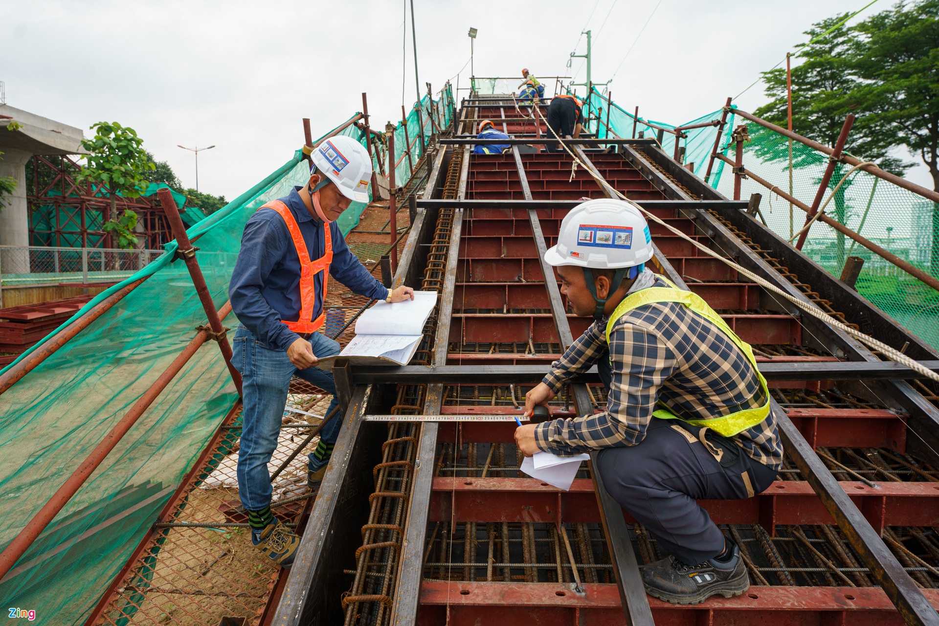 Xây 9 cầu bộ hành kết nối các ga trên cao tuyến Metro số 1 - Ảnh 5.