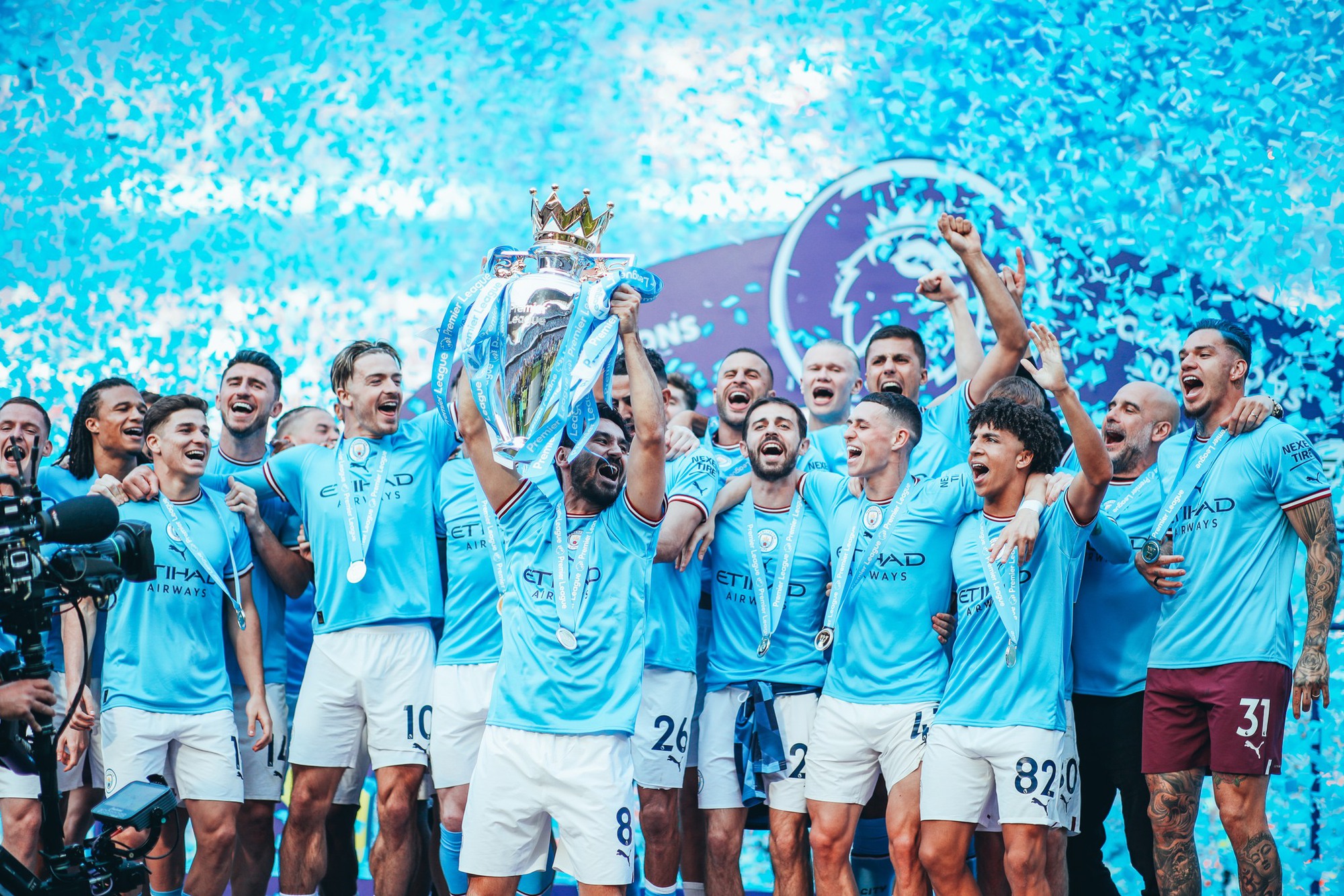 Man City san bằng kỷ lục của M.U, HLV Guardiola mơ tới “điều phi thường” - Ảnh 2.