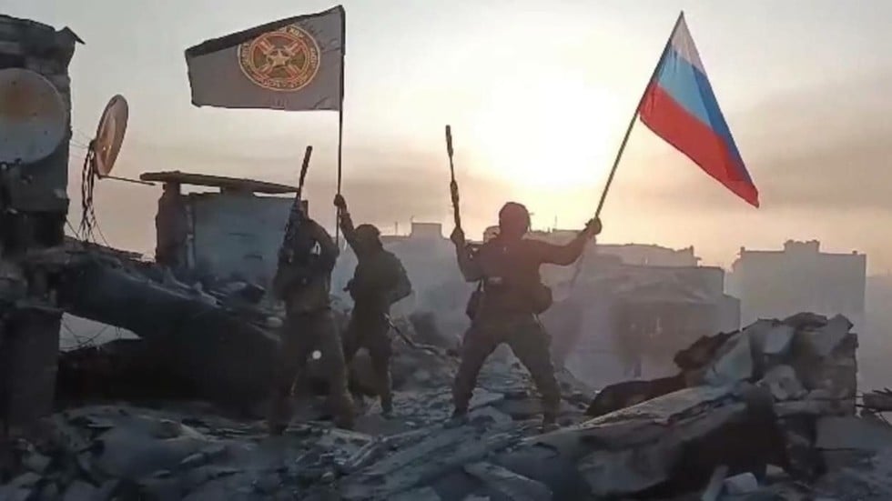 Bên trong 'cối xay thịt Bakhmut': Cách Nga buộc Ukraine rút lui khỏi Bakhmut- 'pháo đài' ở Donbass  - Ảnh 1.