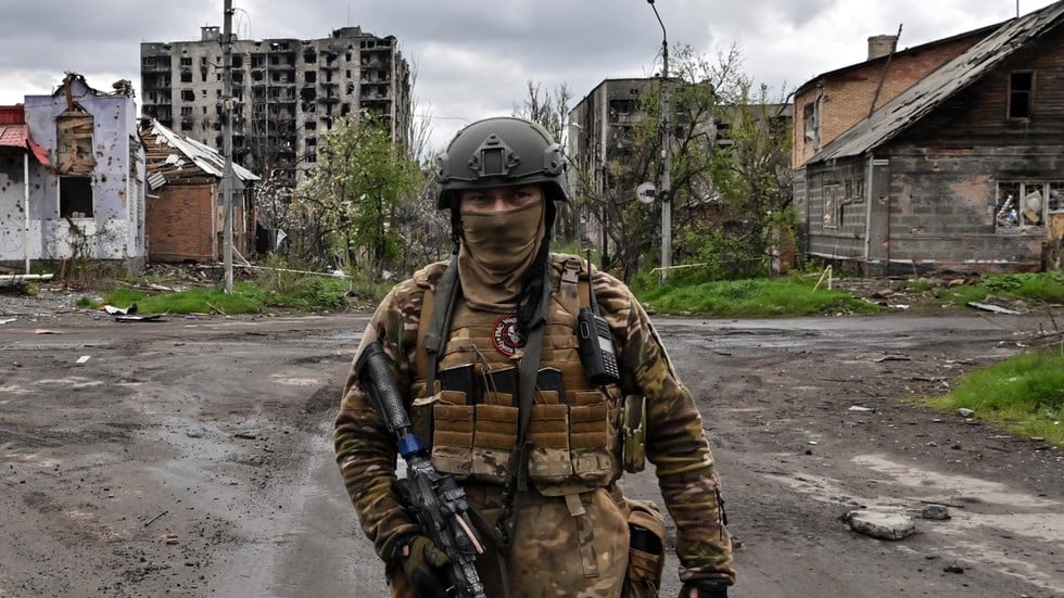 Bên trong 'cối xay thịt Bakhmut': Cách Nga buộc Ukraine rút lui khỏi Bakhmut- 'pháo đài' ở Donbass  - Ảnh 7.
