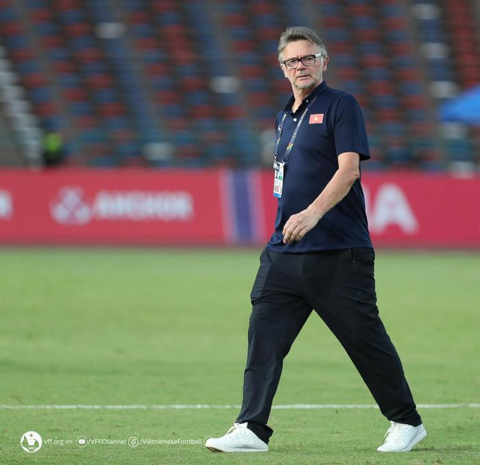 HLV Troussier hướng đến World Cup 2026: Rượu vang hảo hạng, hay… bánh vẽ? - Ảnh 1.