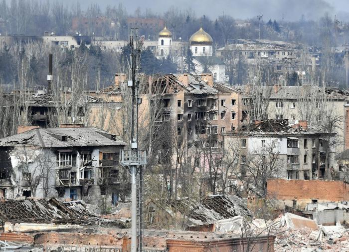 Kiểm soát hoàn toàn Bakhmut, Nga sẽ cắt tuyến phòng thủ của Ukraine thành hai - Ảnh 1.