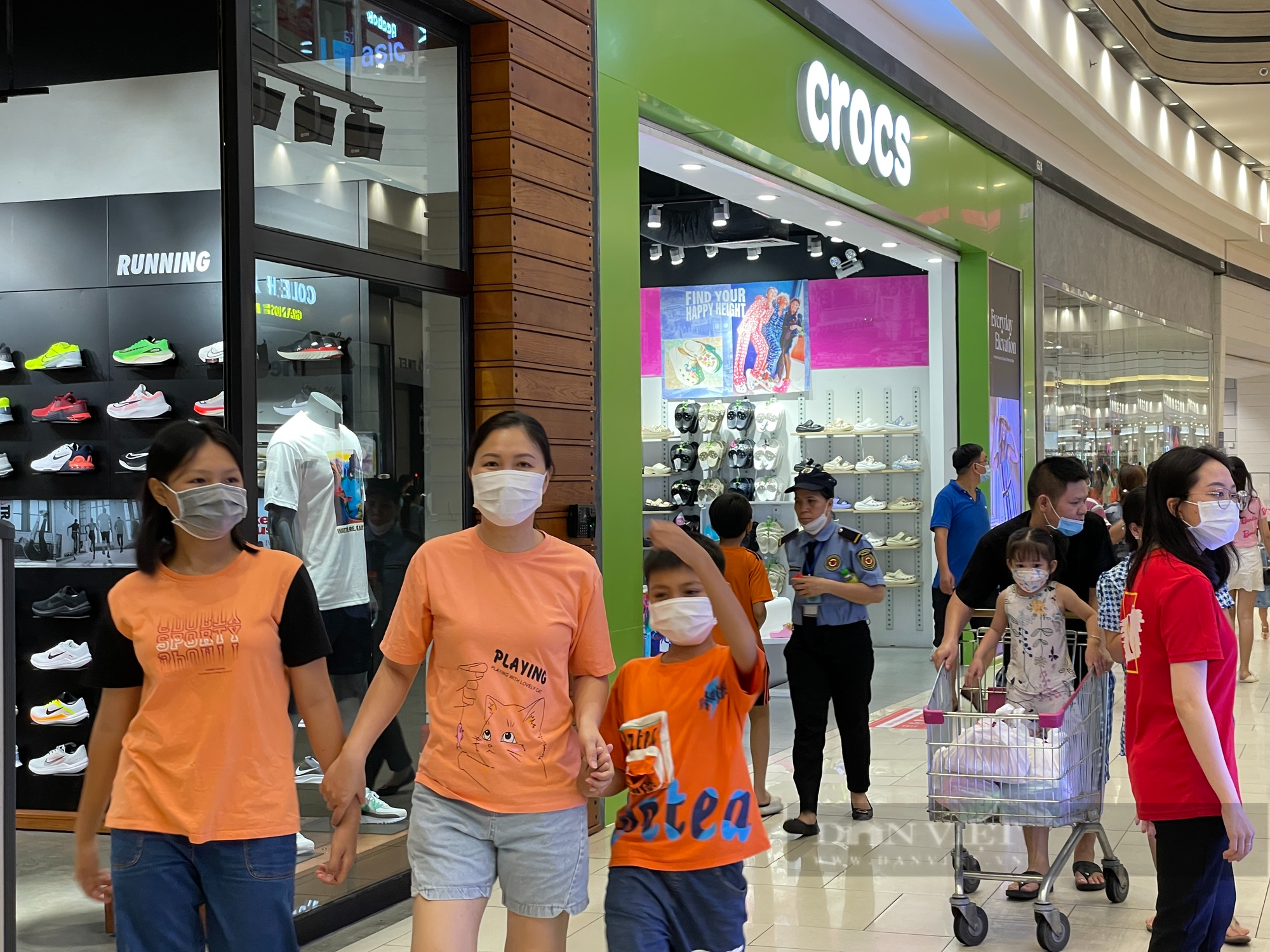 Người dân TP.HCM sắp được mua hàng giảm giá tới 100% - Ảnh 1.
