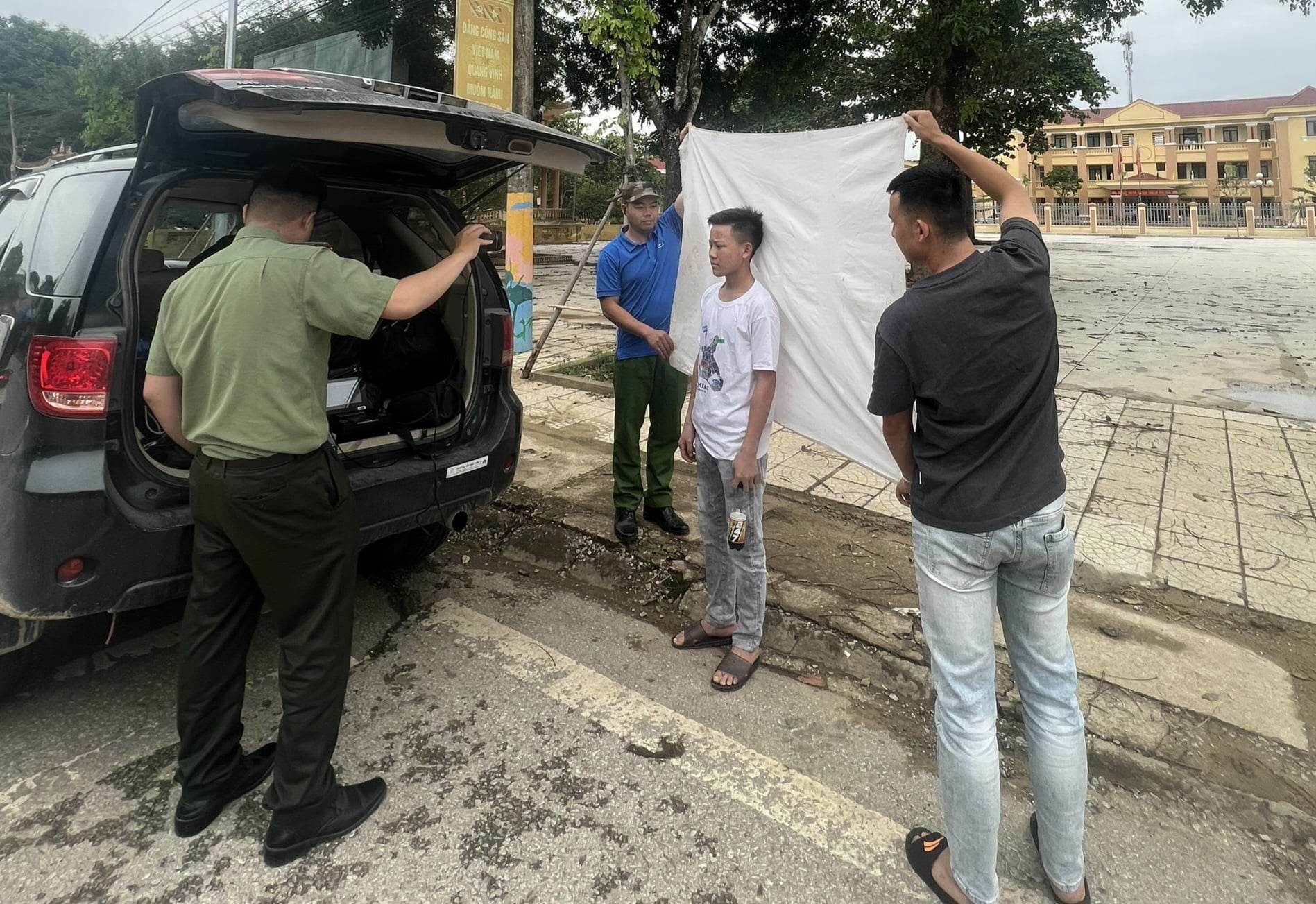 Giữa nắng nóng, Công an Điện Biên vượt hàng nghìn cây số hoàn thành cấp căn cước công dân - Ảnh 3.