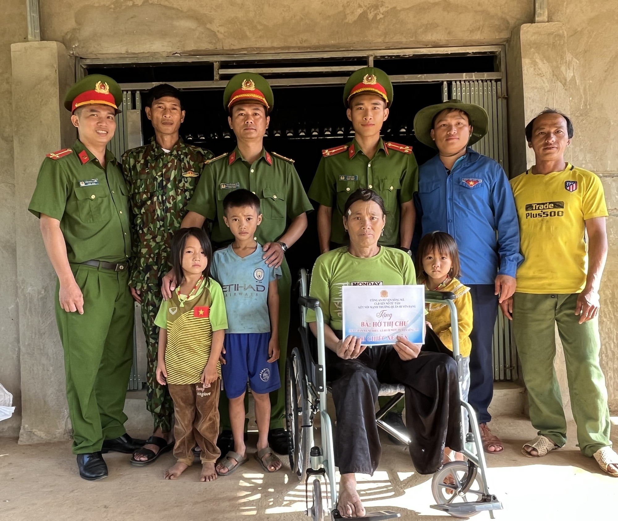 Người chiến sĩ trong lòng dân ở vùng biên Sơn La - Ảnh 2.