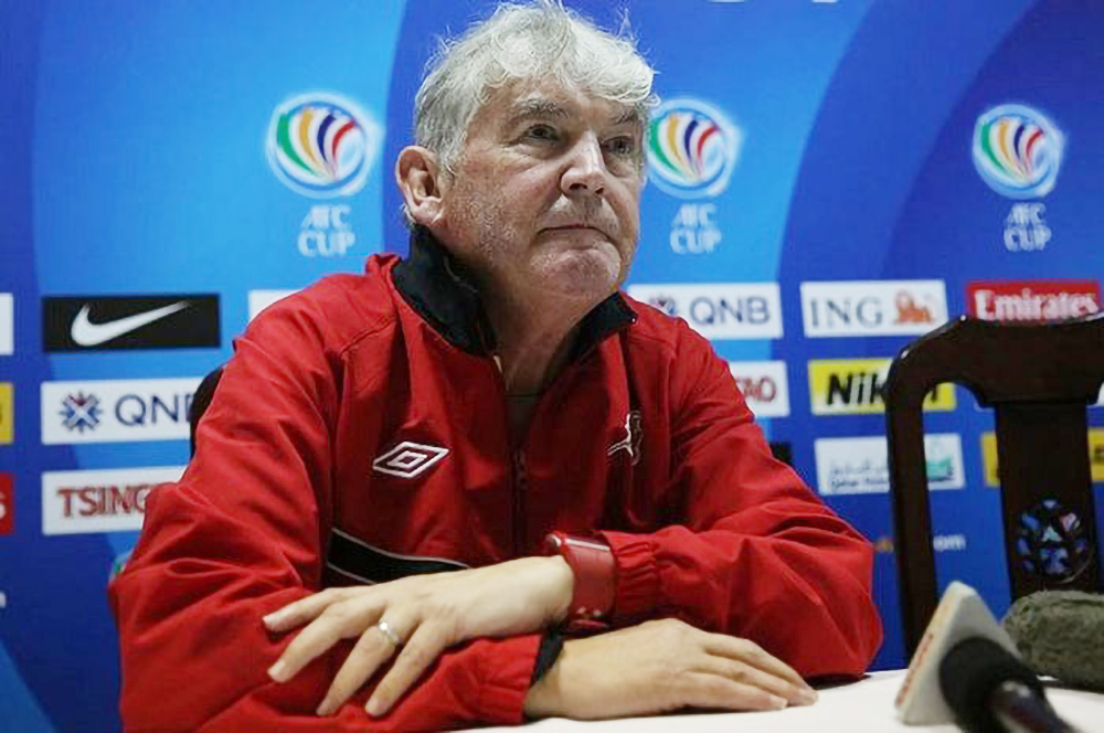 Chuyên gia châu Âu: &quot;Những người kém cỏi, thích sự tự cao mới đi chỉ trích HLV Troussier&quot; - Ảnh 2.