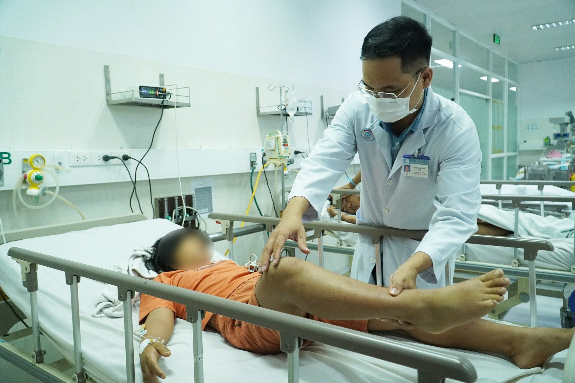 Nguồn nguyên nhân gây nhiễm độc Botulinum khiến nhiều người ngộ độc, liệt cơ - Ảnh 2.