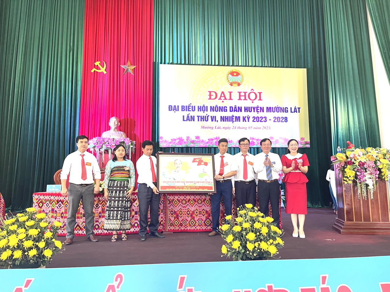 Đại hội đại biểu Hội Nông dân huyện Mường Lát nhiệm kỳ 2023-2028, ông Lộc Văn Hiến tái đắc cử Chủ tịch - Ảnh 3.