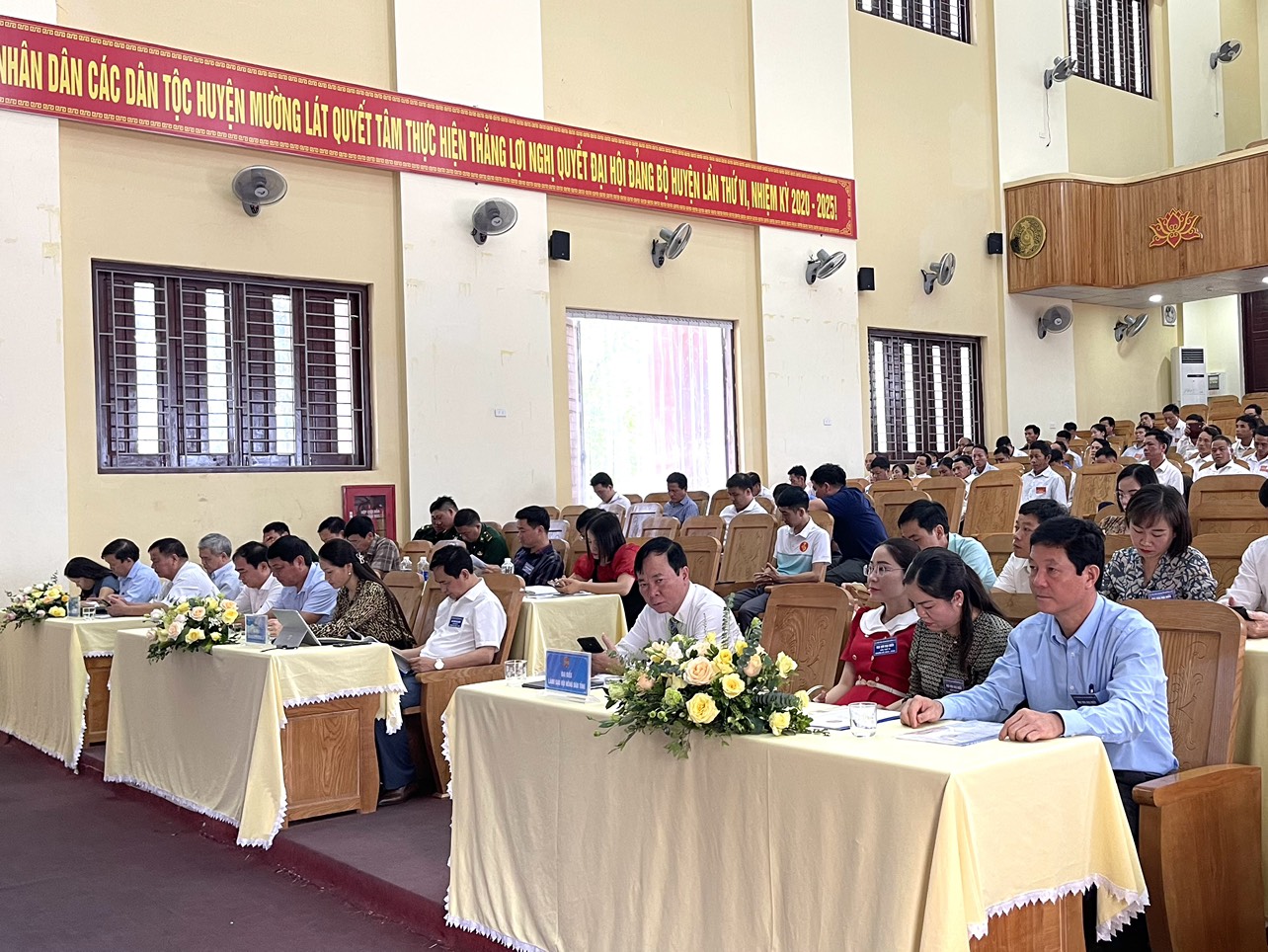 Đại hội đại biểu Hội Nông dân huyện Mường Lát nhiệm kỳ 2023-2028, ông Lộc Văn Hiến tái đắc cử Chủ tịch - Ảnh 1.
