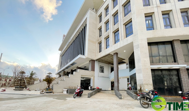 Quảng Ngãi phê bình chủ dự án Trung tâm huyện 80 tỷ làm xong 2 năm chưa bàn giao - Ảnh 7. Quảng Ngãi phê bình chủ dự án Trung tâm huyện 80 tỷ làm xong 2 năm chưa bàn giao - Ảnh 7.