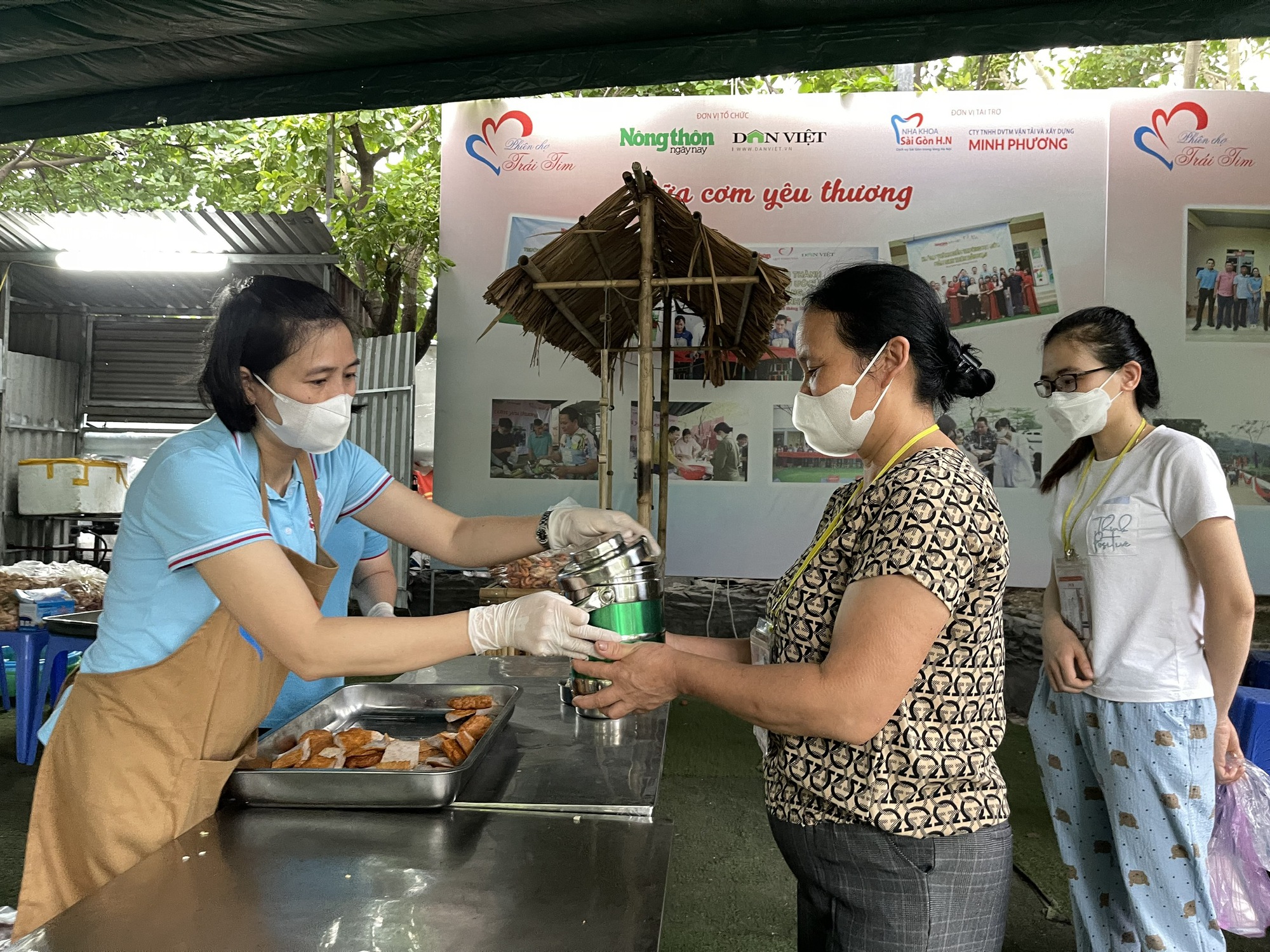 Bắc nhịp cầu yêu thương đến với bệnh nhân nghèo - Ảnh 3.