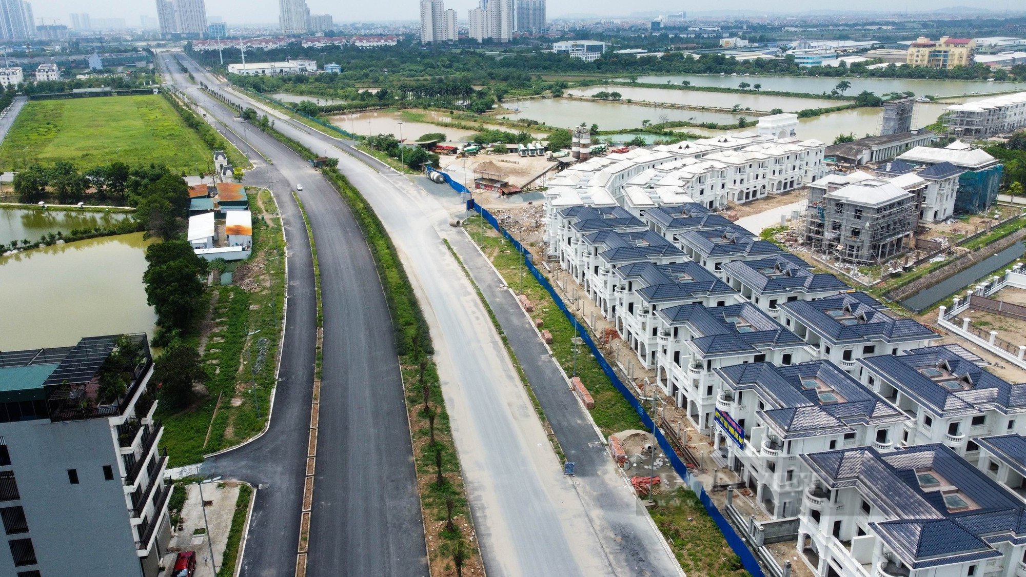 Hiện trạng tuyến đường vành đai 3,5 đoạn QL32 - Đại lộ Thăng Long sau 6 năm khởi công - Ảnh 4.