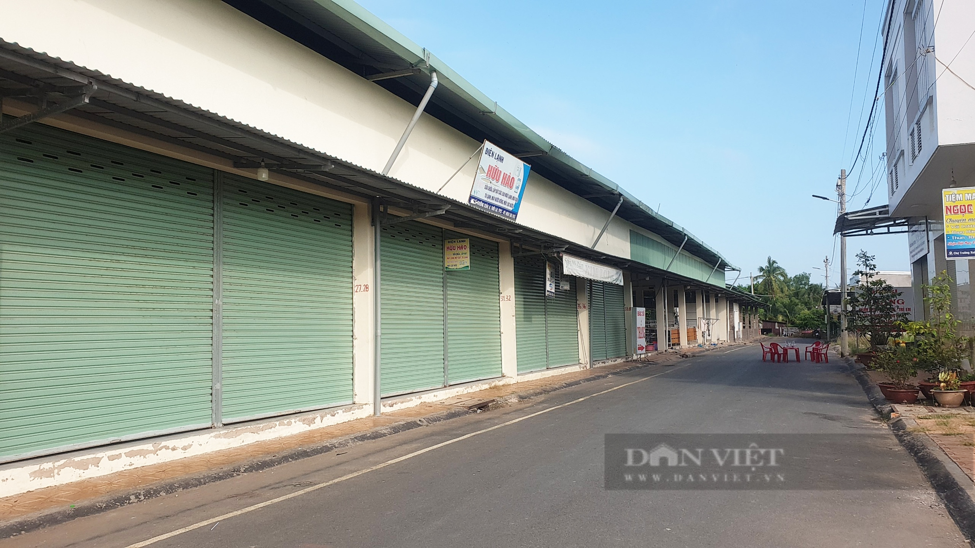 Cần Thơ: Chợ cũ xuống cấp nhưng đông đúc người, còn chợ mới không ai ghé - Ảnh 4.