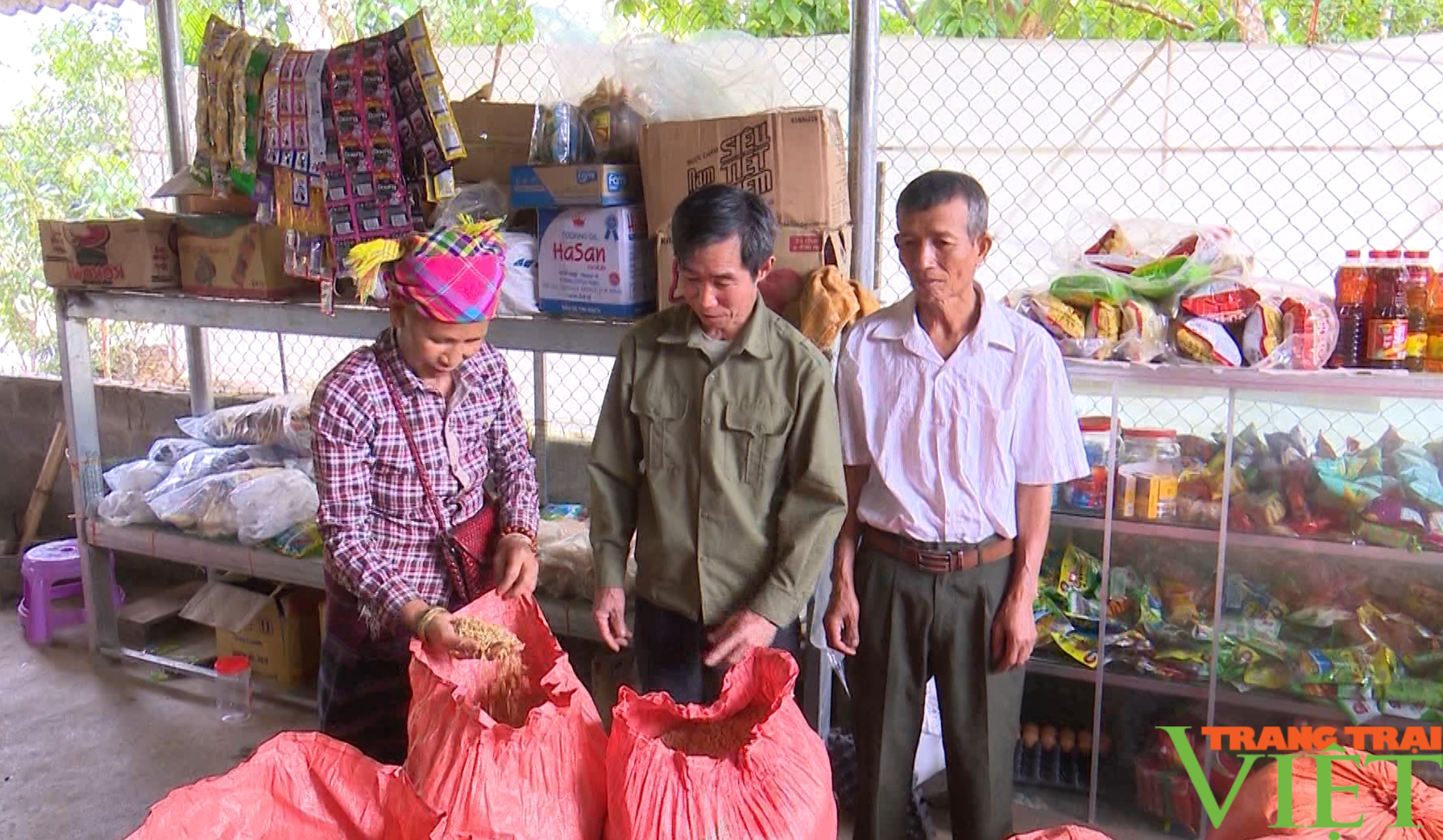 Giao thông được làm mới, nông dân thay đổi phương thức sản xuất, bản làng ở Mường Khoa thêm trù phú - Ảnh 3. Giao thông được làm mới, nông dân thay đổi phương thức sản xuất, bản làng ở Mường Khoa thêm trù phú - Ảnh 3.