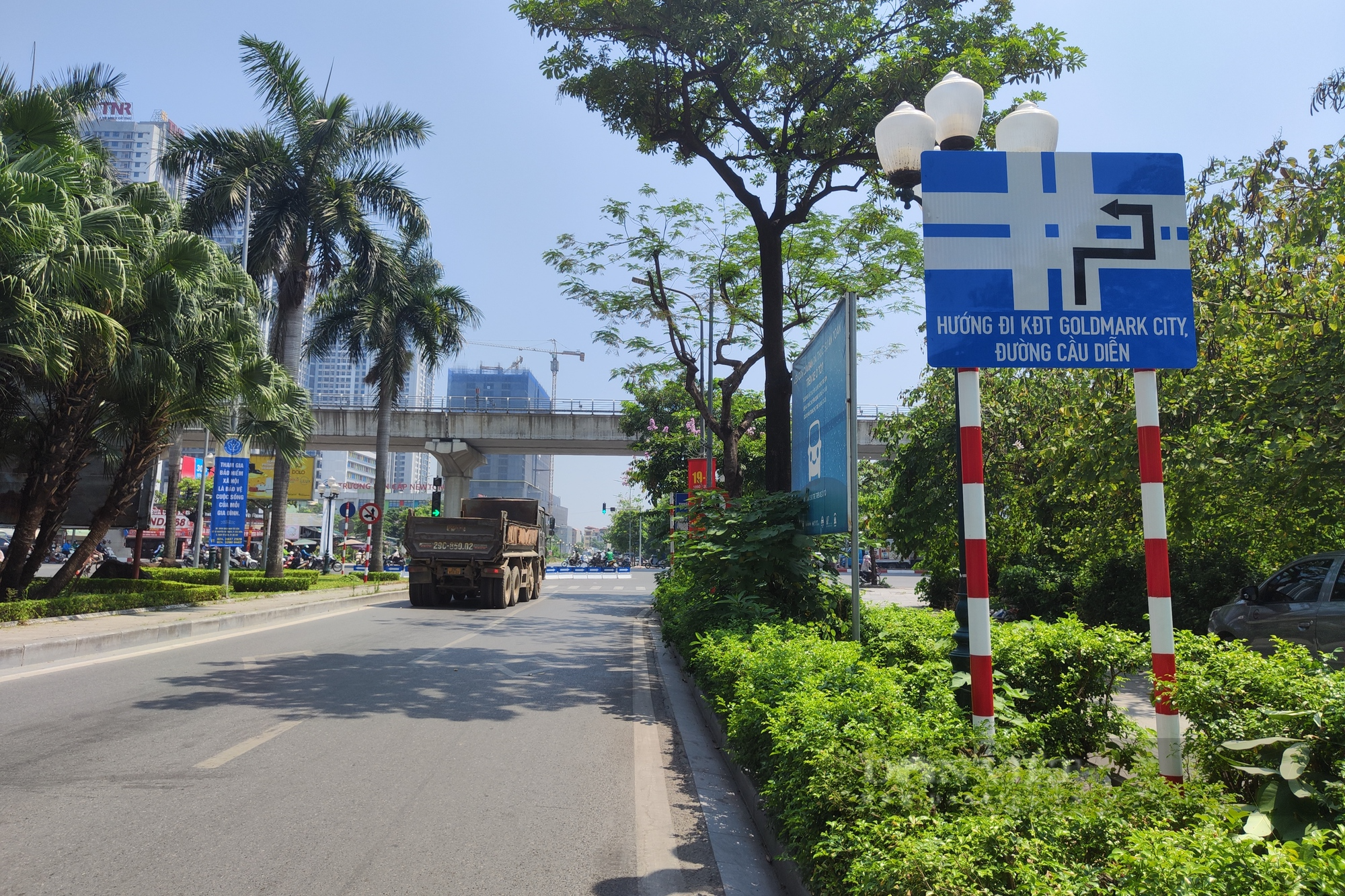 Nút giao thông Nguyễn Cơ Thạch (Hà Nội): Lộn xộn sau khi được phân luồng
