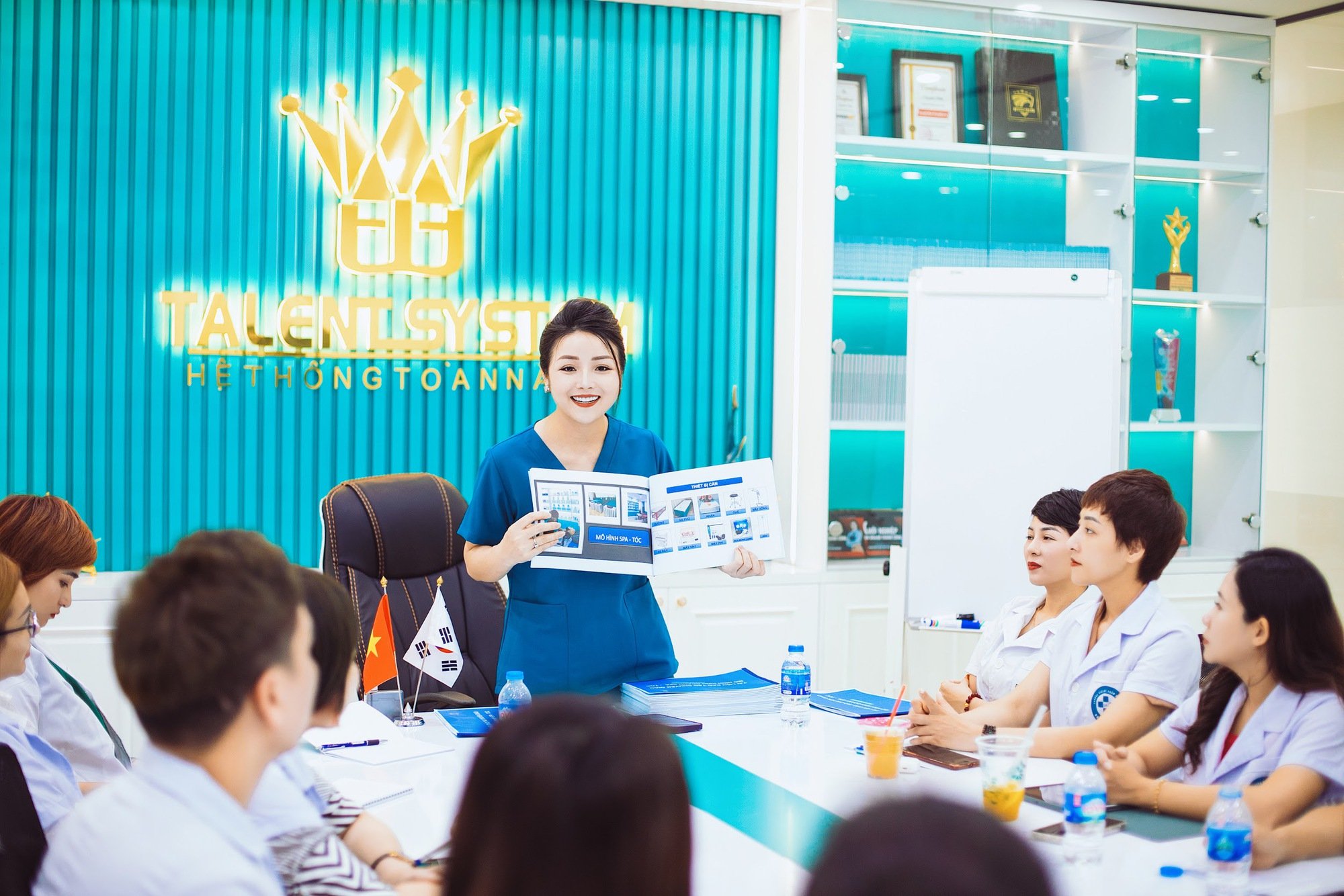 CEO Nguyễn Hiền - Từ nữ CEO bản lĩnh đến người truyền cảm hứng - Ảnh 2.
