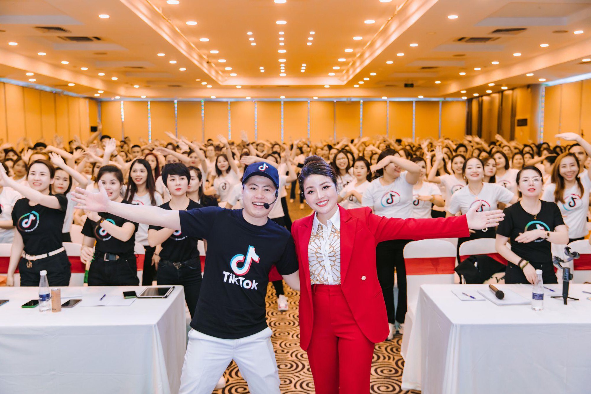 CEO Nguyễn Hiền - Từ nữ CEO bản lĩnh đến người truyền cảm hứng - Ảnh 5.