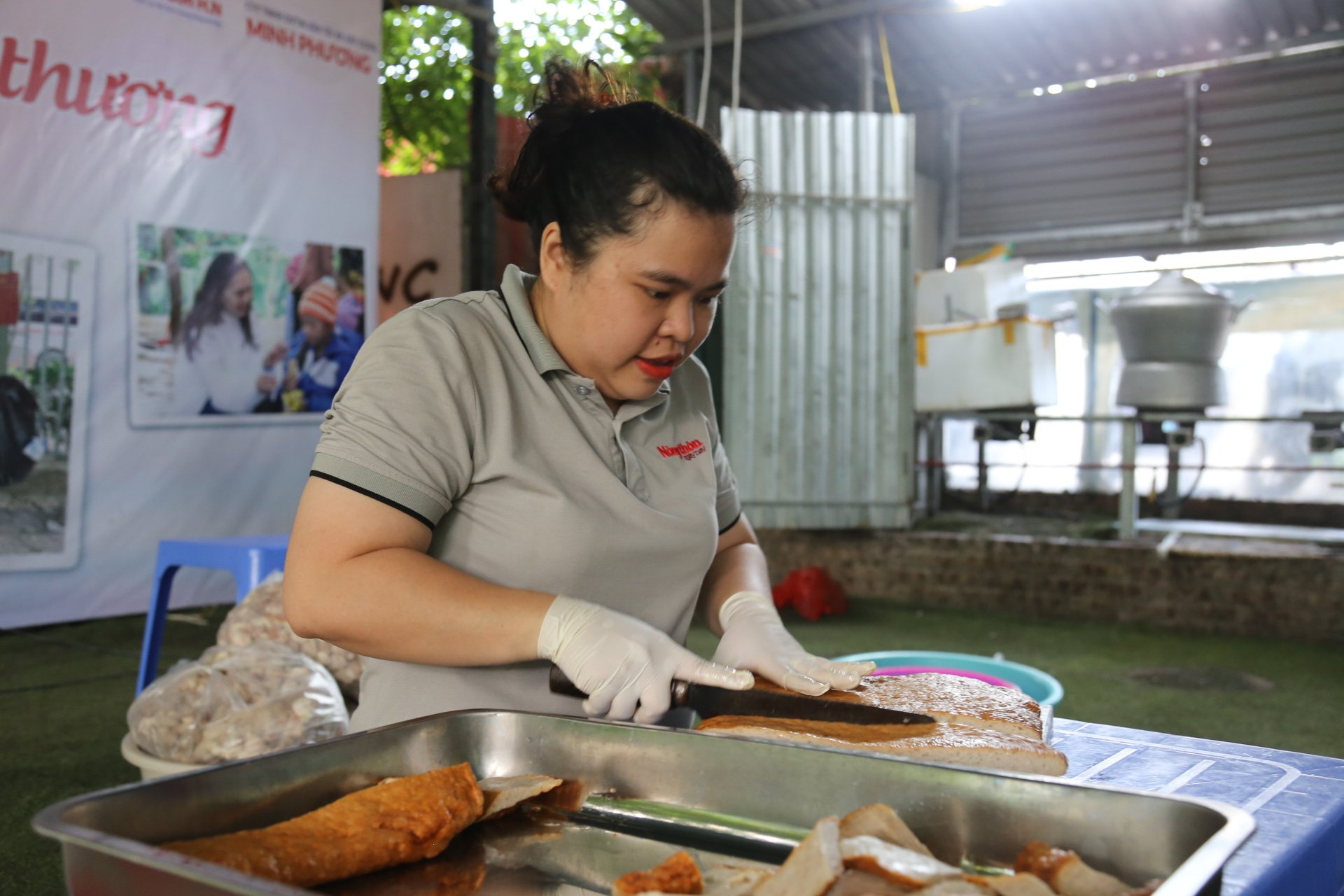 Bữa sáng nghĩa tình dành tặng bệnh nhân và người lao động nghèo Hà Nội - Ảnh 2.