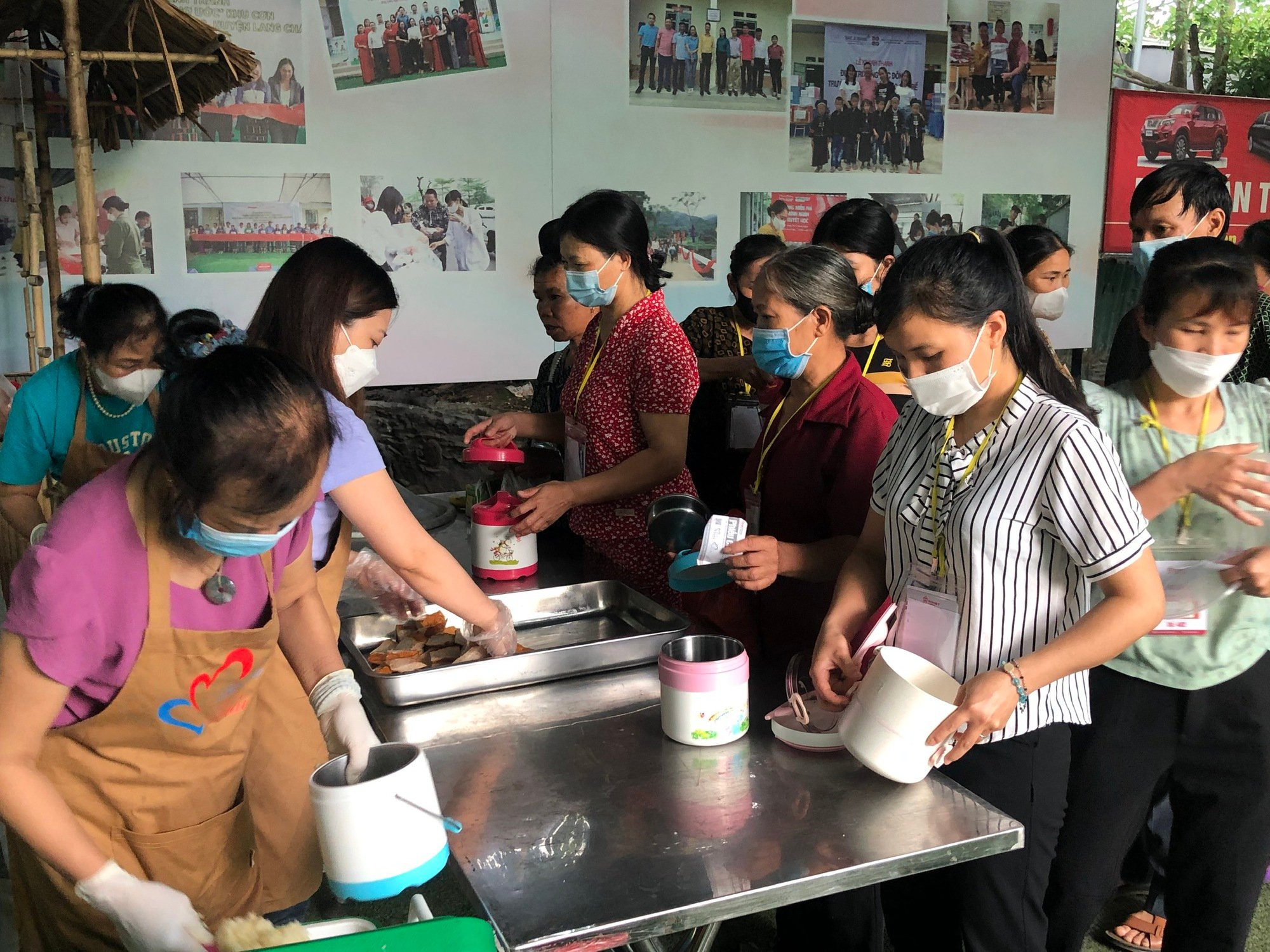 Bữa sáng nghĩa tình dành tặng bệnh nhân và người lao động nghèo Hà Nội - Ảnh 5.