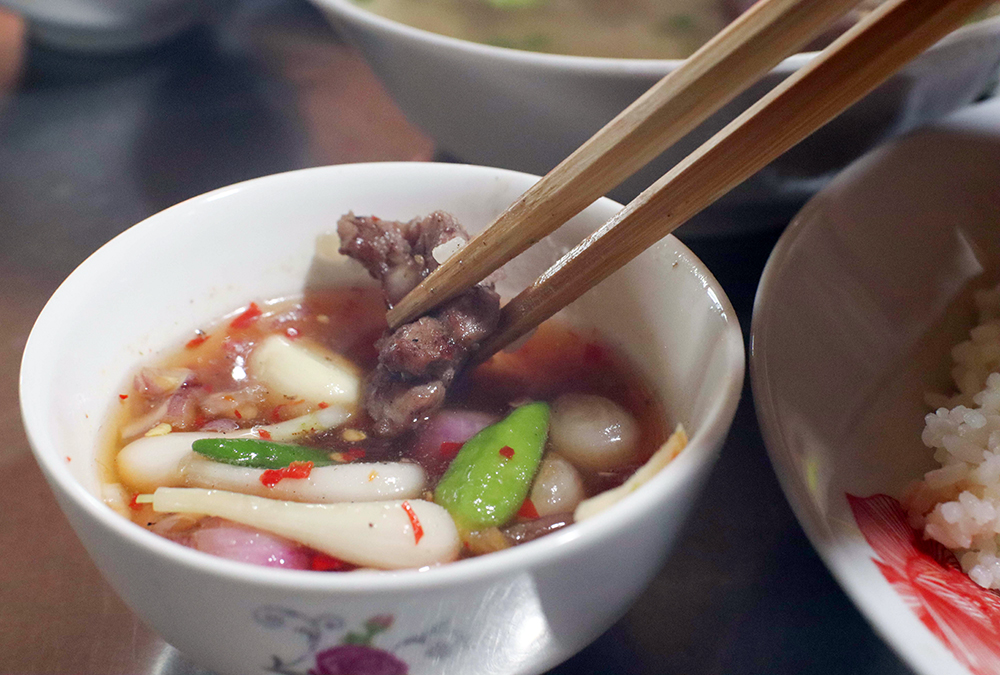 Về Châu Phong ăn cơm bò - Ảnh 11.