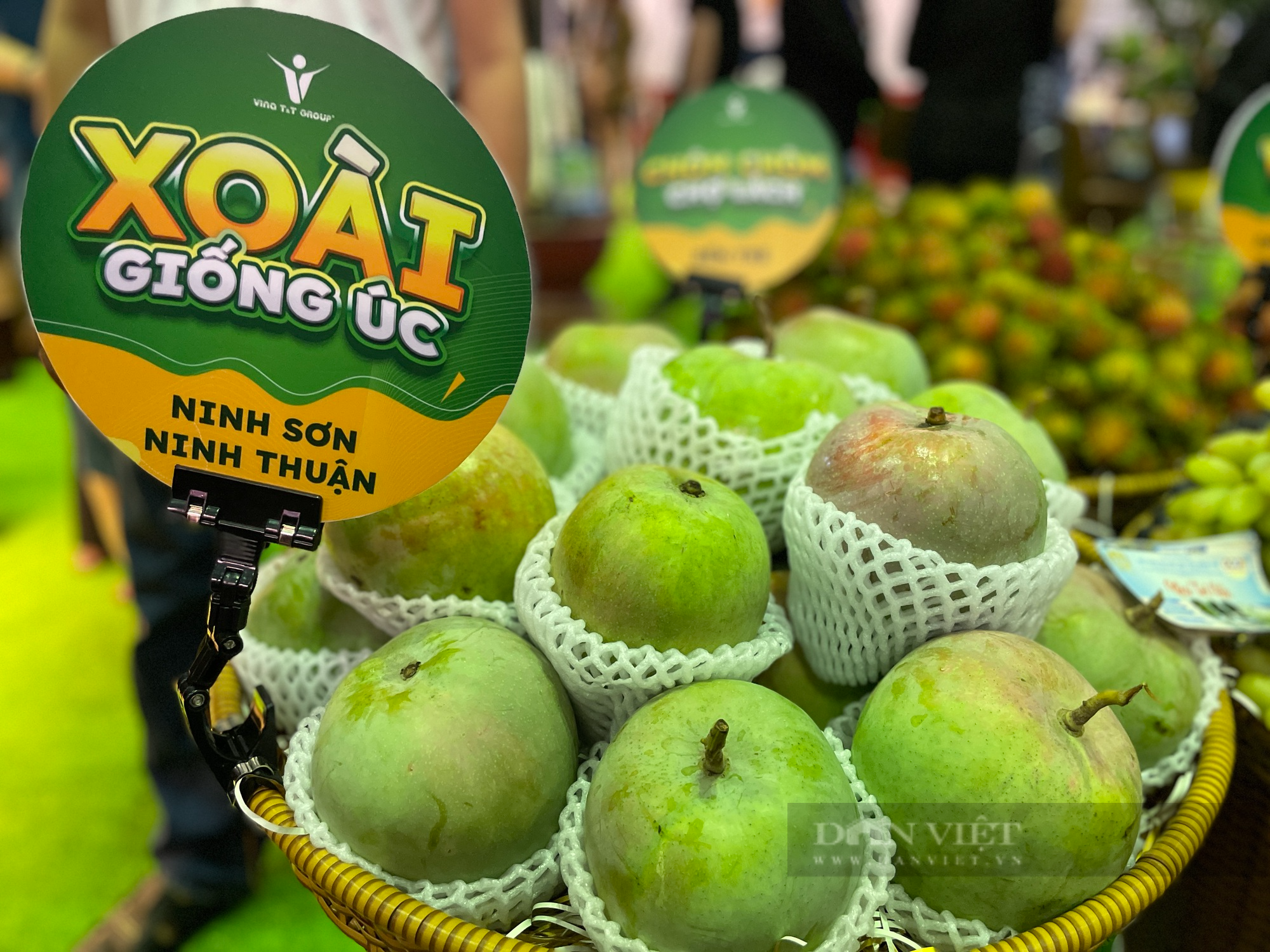 Xoài khổng lồ, bưởi thỏi vàng gây sốt tại TP.HCM - Ảnh 3.