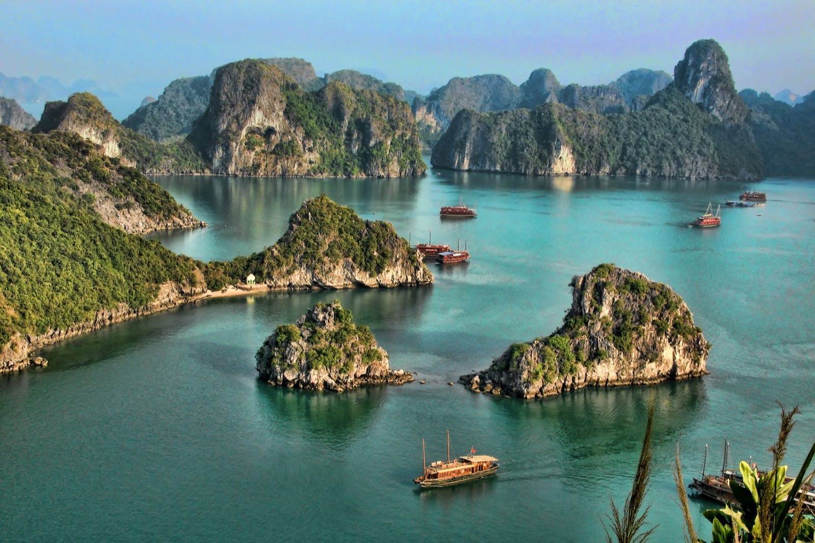 Vịnh Hạ Long lọt top 14 địa điểm &quot;ăn ảnh&quot; nhất thế giới - Ảnh 10.