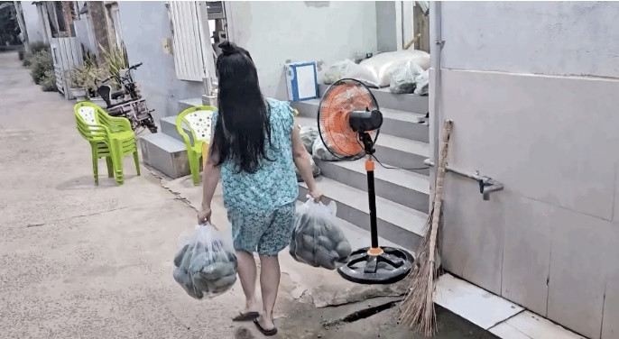 Những lần Lê Dương Bảo Lâm gây tranh cãi vì mải quay clip dìm hàng mà thiếu quan tâm đến vợ - Ảnh 6.