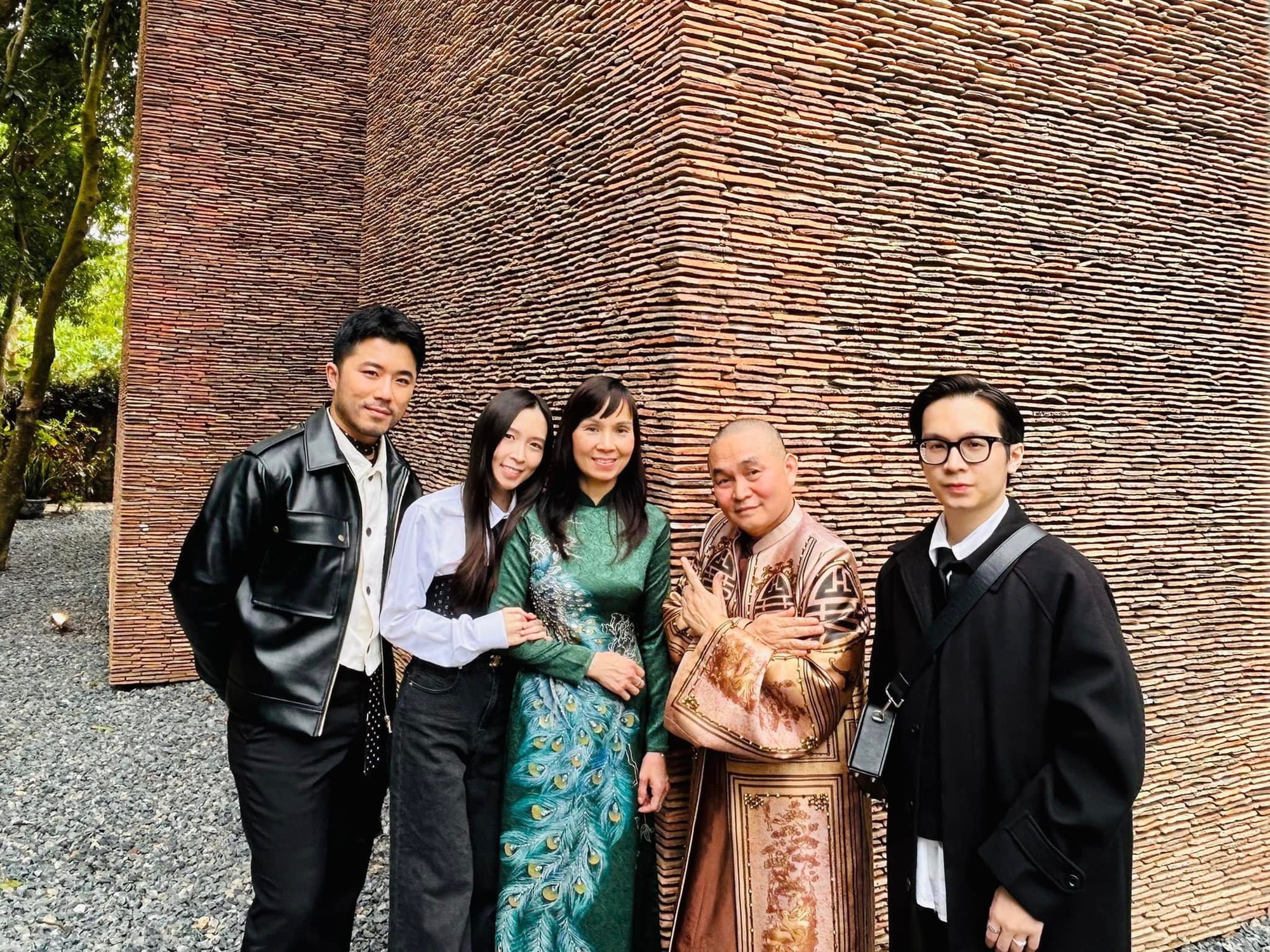 NSƯT Xuân Hinh hài hước trả lời khi bị nói con không giống bố: &quot;Giống ai thì chỉ vợ tôi biết thôi&quot; - Ảnh 3.